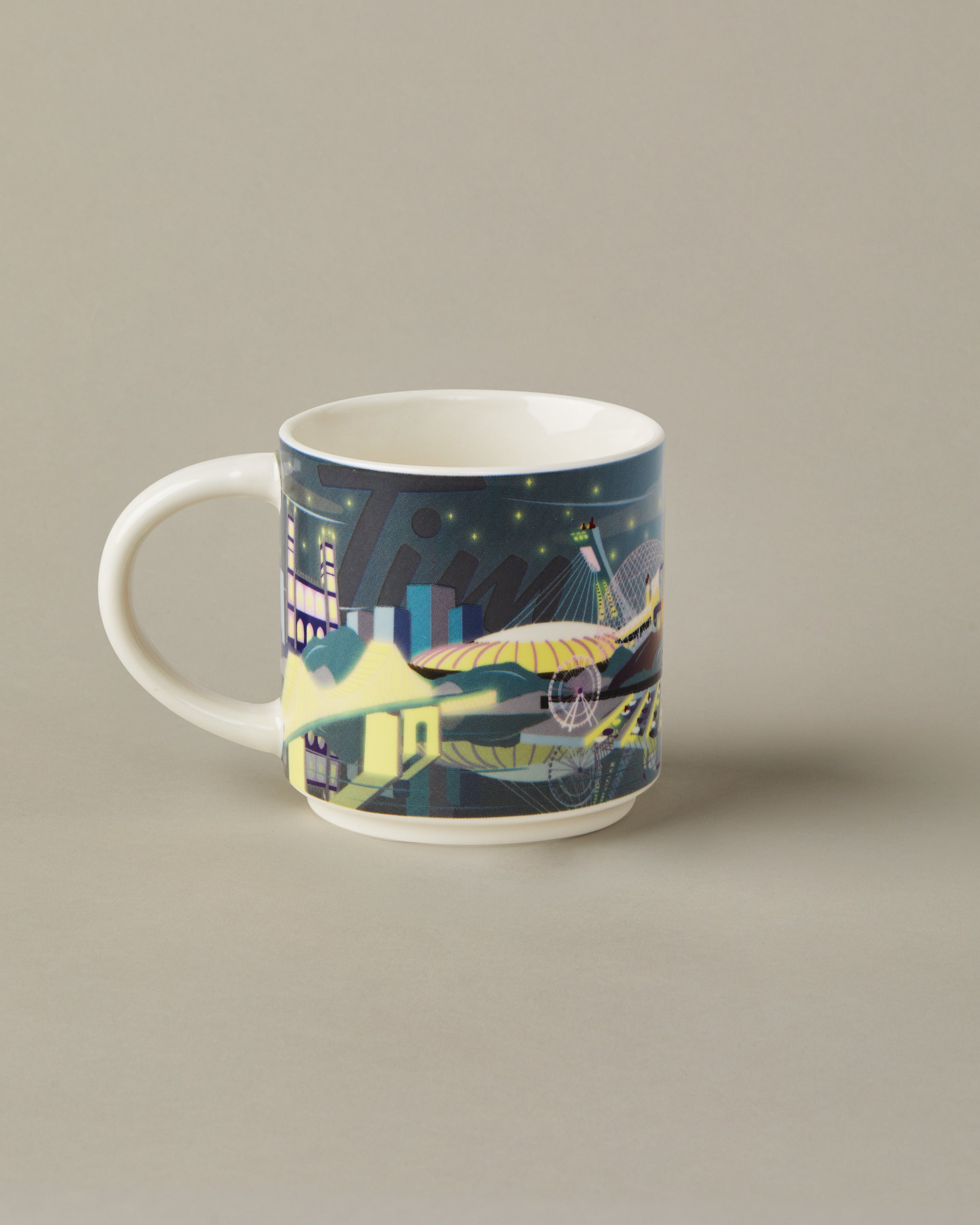 16oz ceramic Tim Hortons mug with Montreal skyline design | Tasse Tim Hortons de 16 oz représentant l’horizon de Montréal. - Image #2