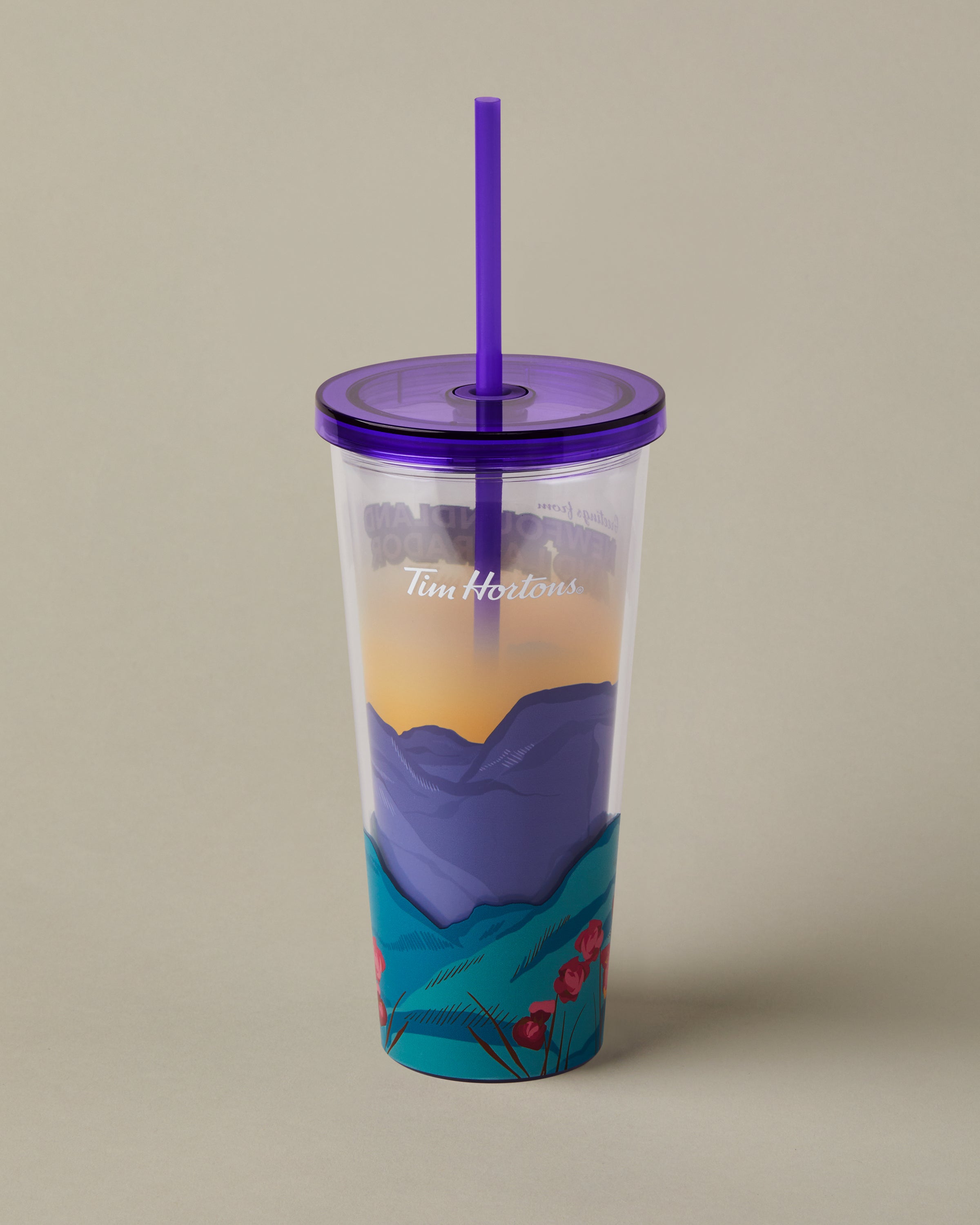 24oz Plastic Straw Tumbler with Canada design, for cold drinks | Gobelet de plastique de 24 oz avec paille représentant des paysages canadiens, pour les boissons froides. - Image #2
