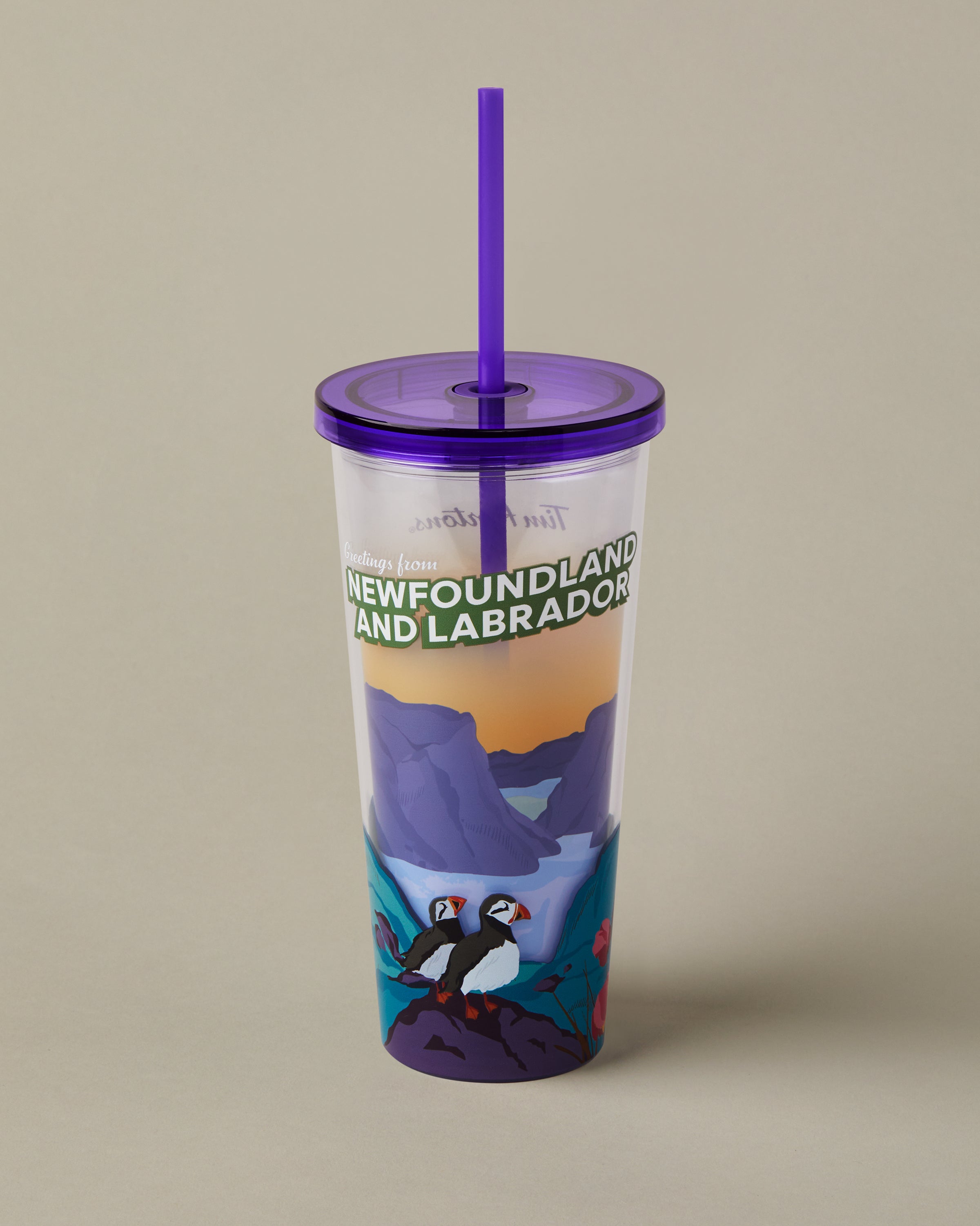 24oz Plastic Straw Tumbler with Canada design, for cold drinks | Gobelet de plastique de 24 oz avec paille représentant des paysages canadiens, pour les boissons froides. - Image #1