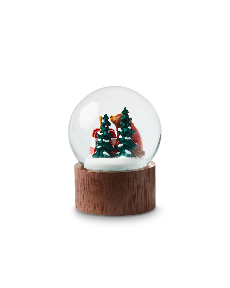Tim Hortons Holiday Bear Snow Globe | Boule à neige des Fêtes Tim Hortons – Ourson - Image #2