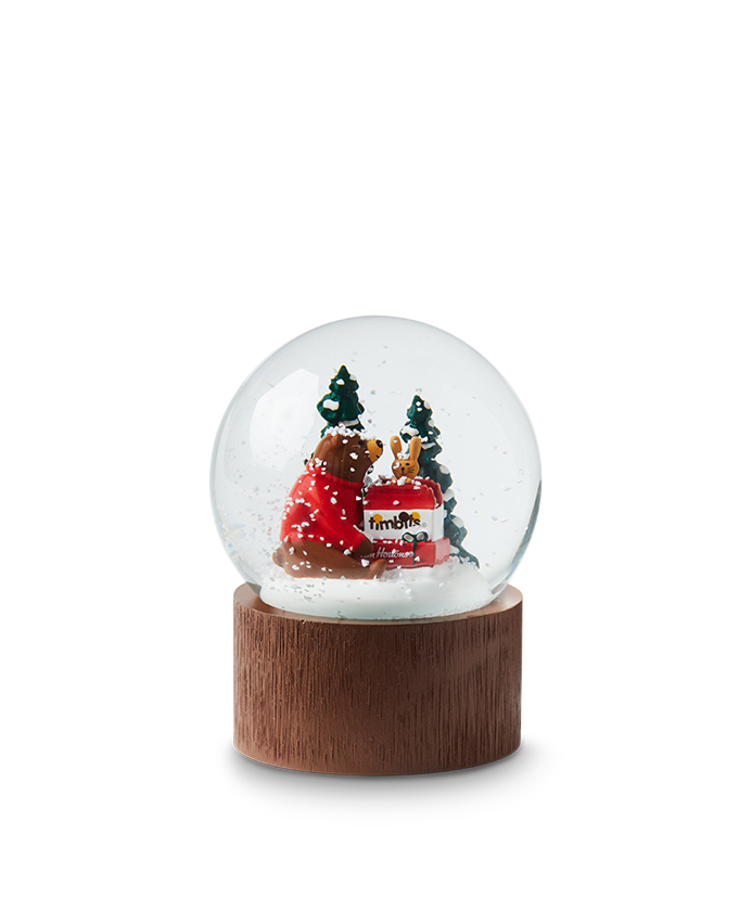 Tim Hortons Holiday Bear Snow Globe | Boule à neige des Fêtes Tim Hortons – Ourson