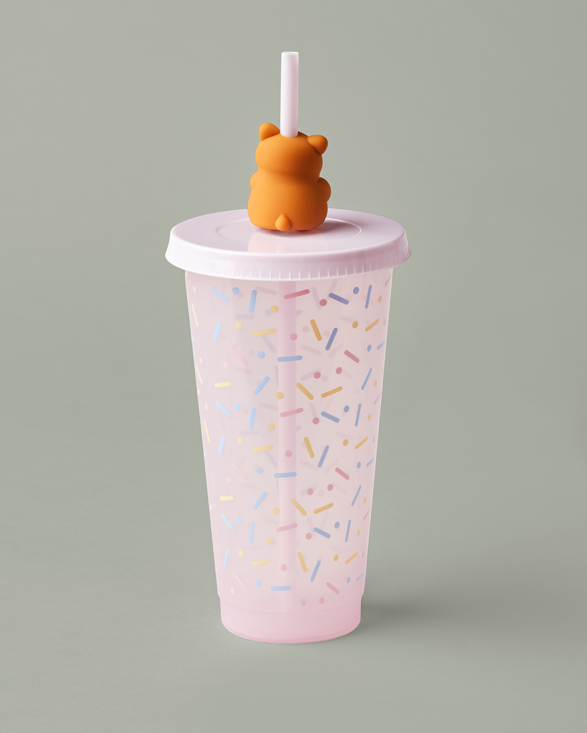 Limited edition Tim Hortons 24oz Colour Changing Cold Cup with Straw Buddy | Gobelet à boissons froides de 24 oz Tim Hortons en édition limitée, avec décoration de paille et changement de couleur - Image #2