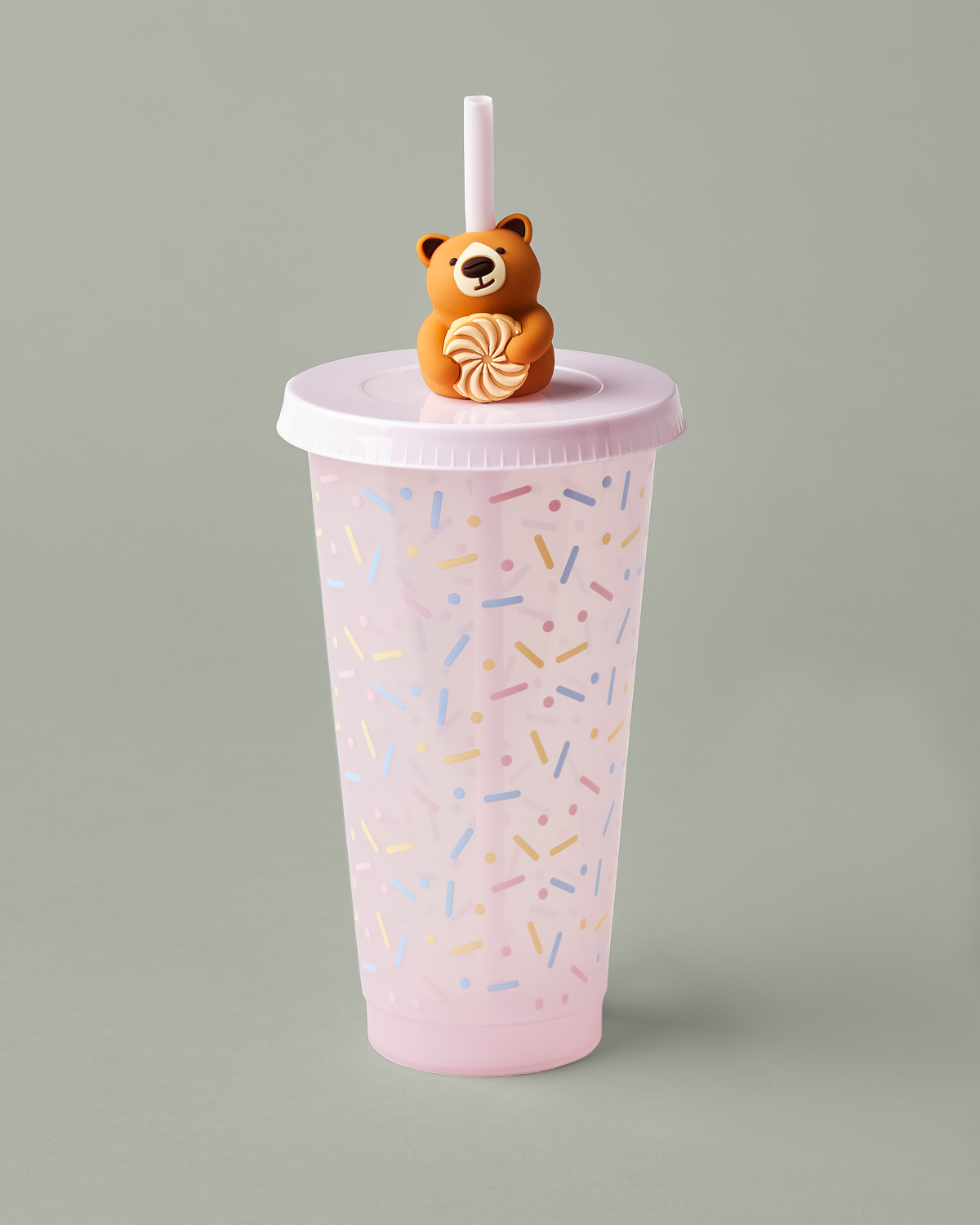 Limited edition Tim Hortons 24oz Colour Changing Cold Cup with Straw Buddy | Gobelet à boissons froides de 24 oz Tim Hortons en édition limitée, avec décoration de paille et changement de couleur - Image #1