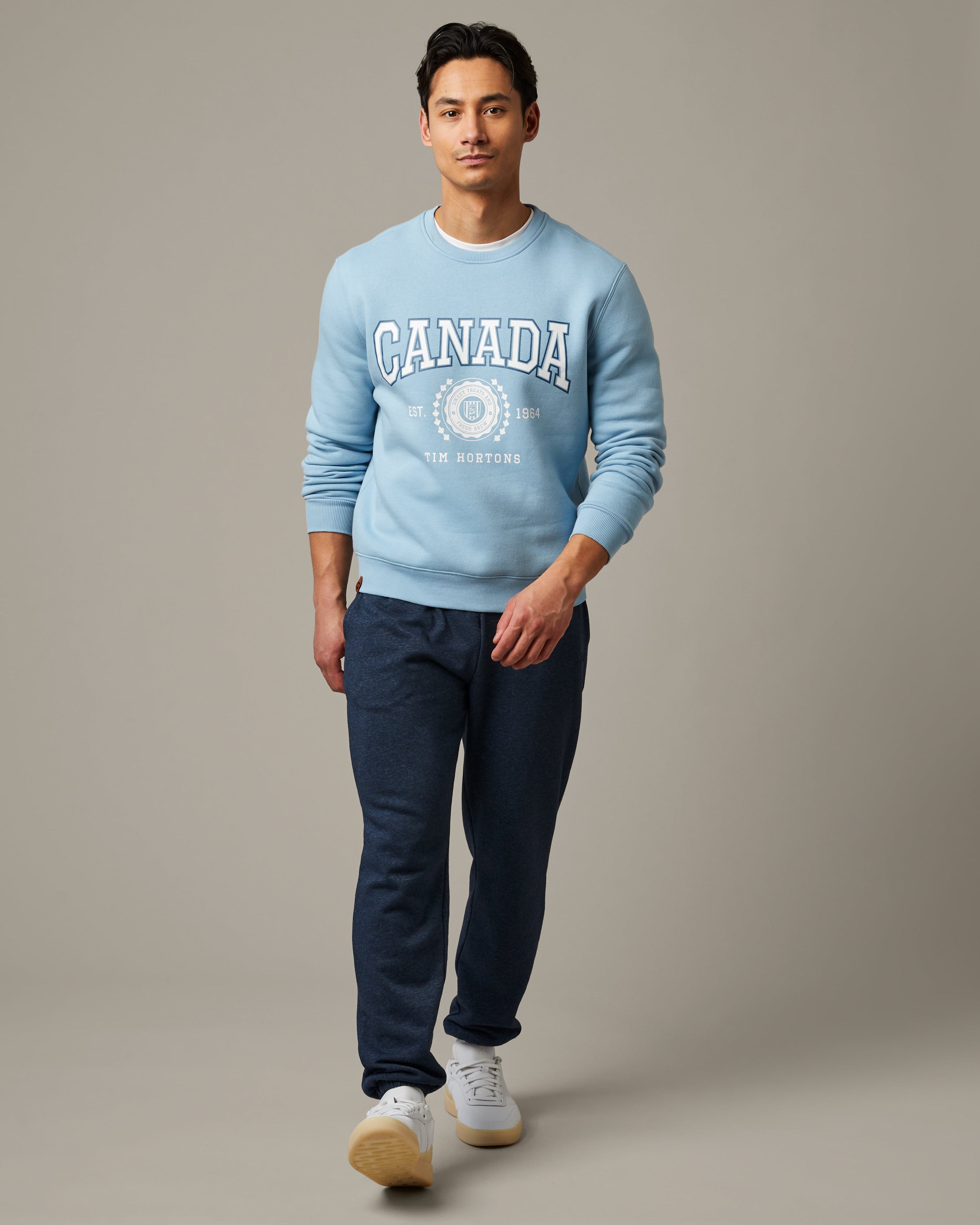Light blue unisex crewneck sweatshirt featuring Canada design | Chandail ras-de-cou unisexe bleu clair avec motif canadien. - Image #2