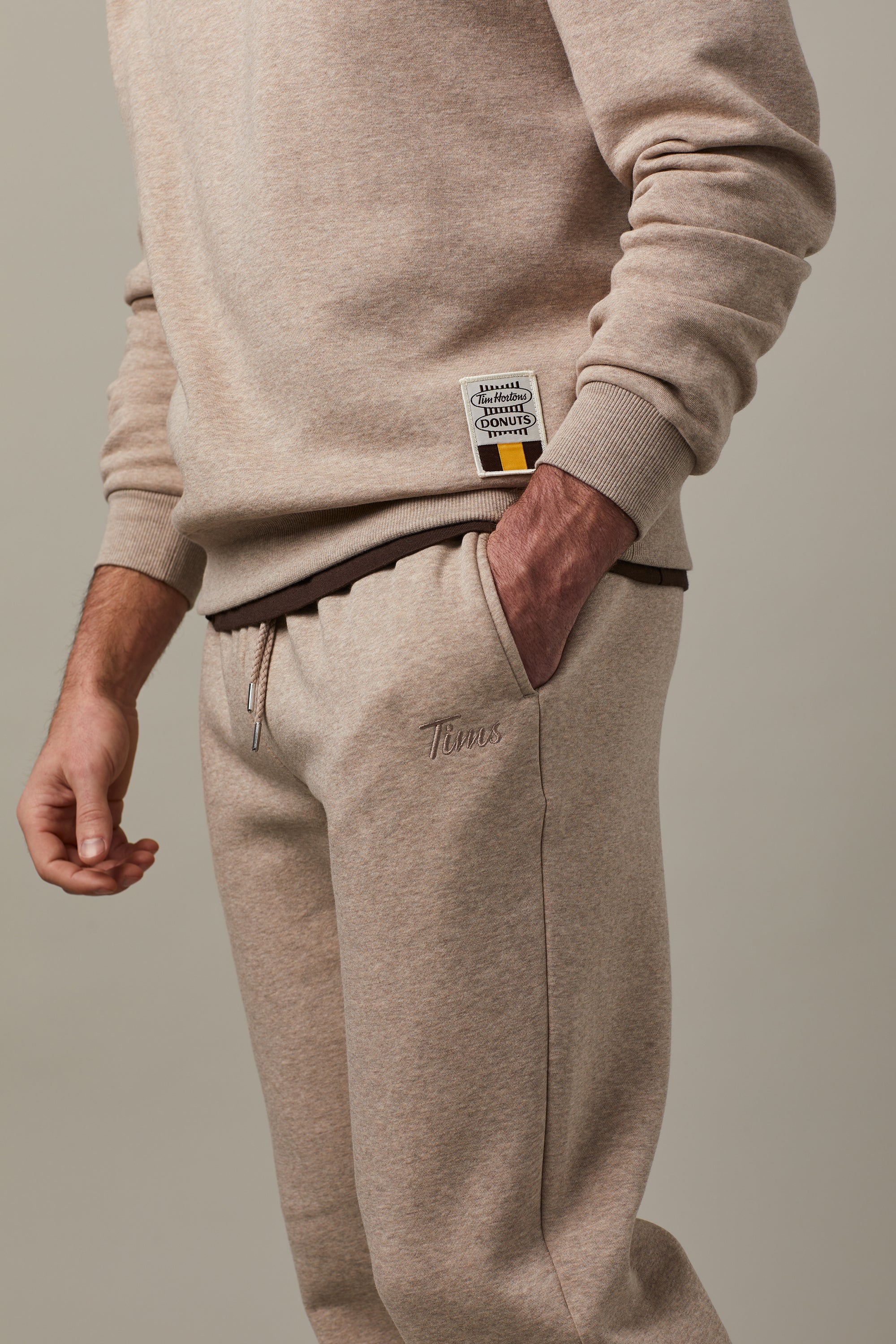 Tim Hortons Iced Capp® Unisex Retro Crewneck | Chandail ras-de-cou rétro unisexe cappuccino glacé de Tim Hortons - Image #2