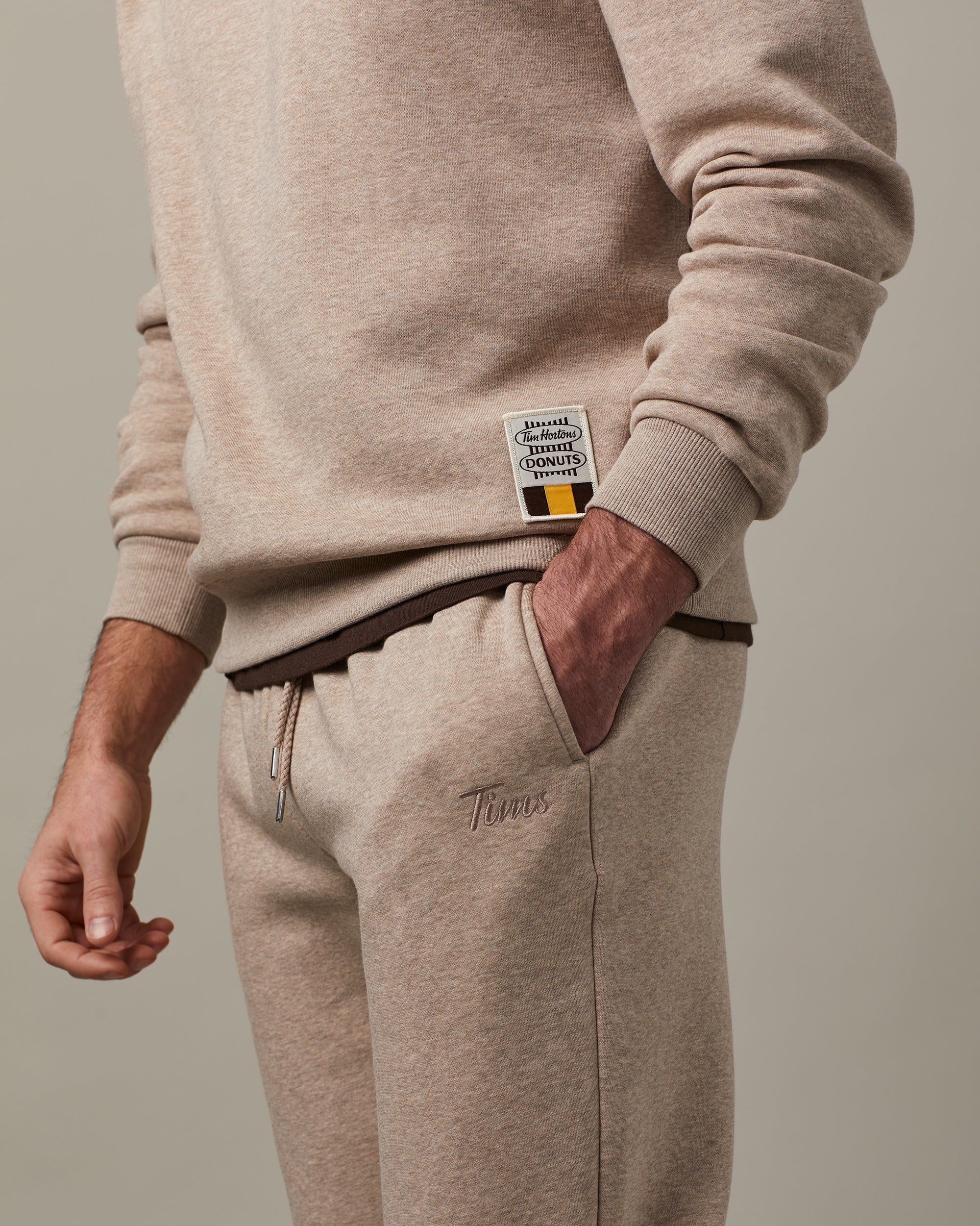 Tim Hortons Iced Capp® Unisex Retro Crewneck | Chandail ras-de-cou rétro unisexe cappuccino glacé de Tim Hortons - Image #2