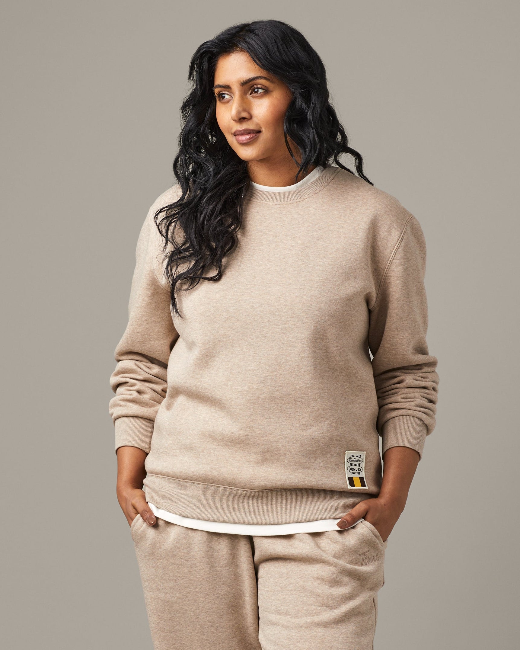 Tim Hortons Iced Capp® Unisex Retro Crewneck | Chandail ras-de-cou rétro unisexe cappuccino glacé de Tim Hortons - Image #3