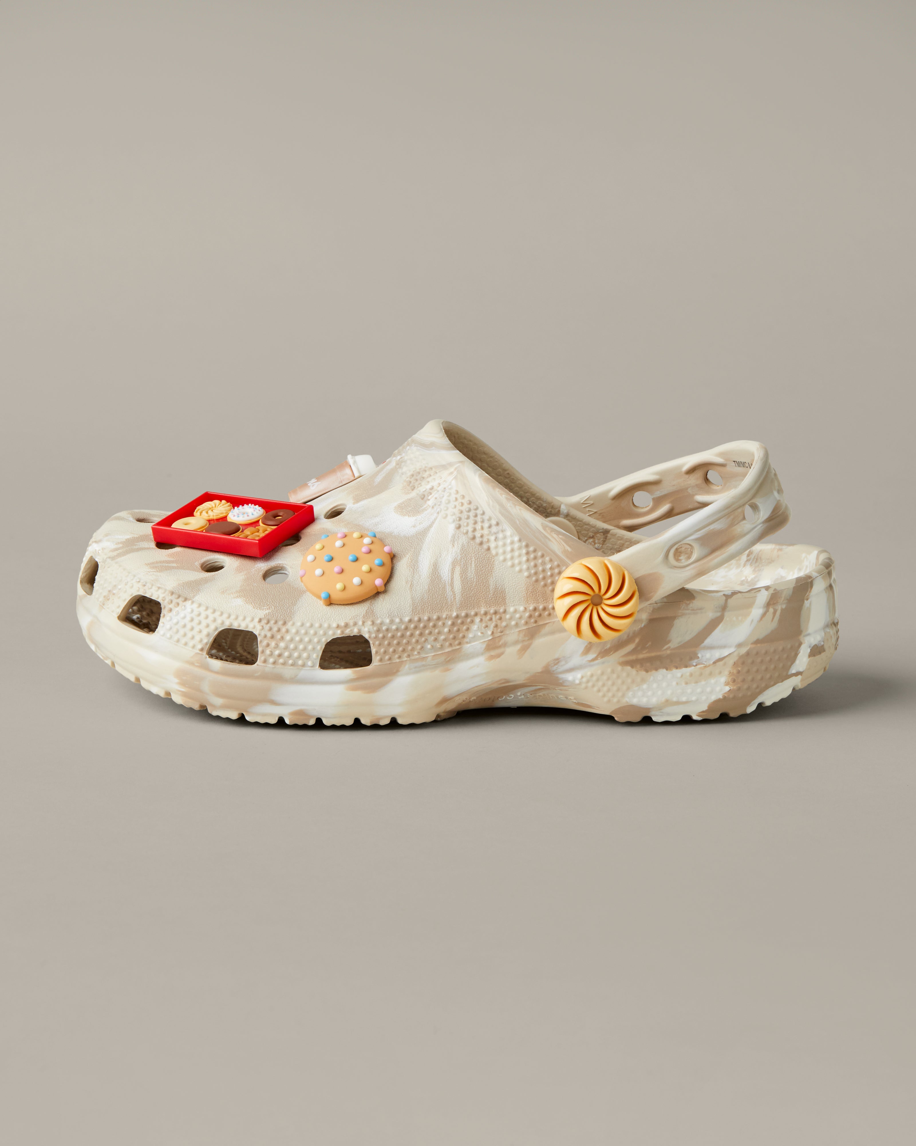 Tim Hortons and Crocs collaboration Iced Capp adult clogs | Crocs et Tim Hortons présentent : les Crocs tourbillon de cappuccino glacé pour adulte - Image #5