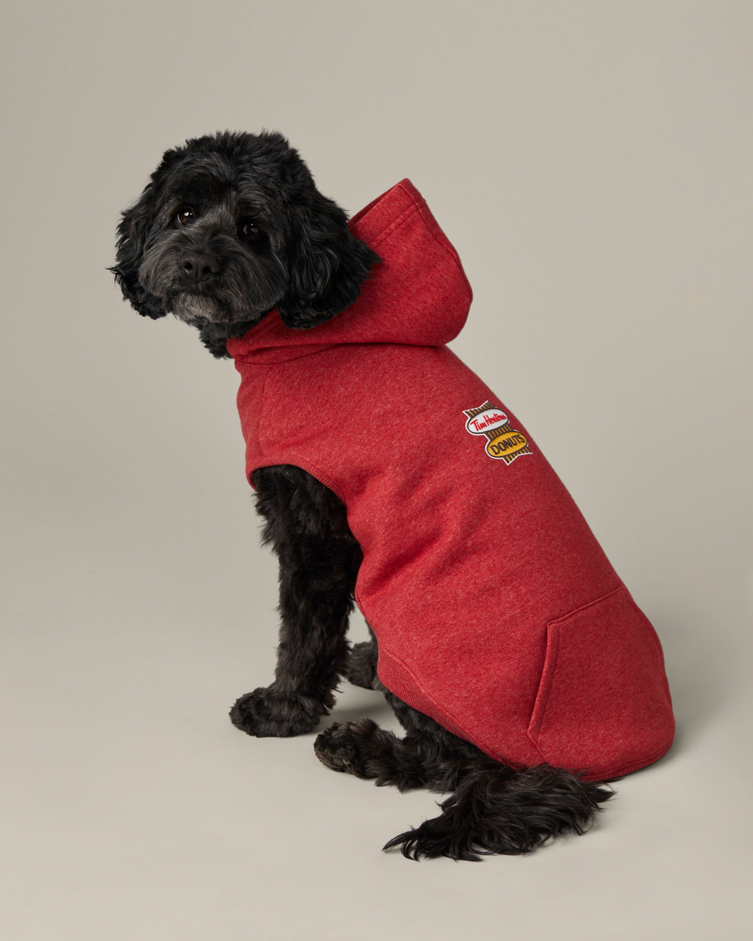 Red marl pet hoodie with retro Tim Hortons logo printed on back | Chandail à capuchon pour animaux rouge chiné avec logo Tim Hortons rétro imprimé sur le dos. - Image #2