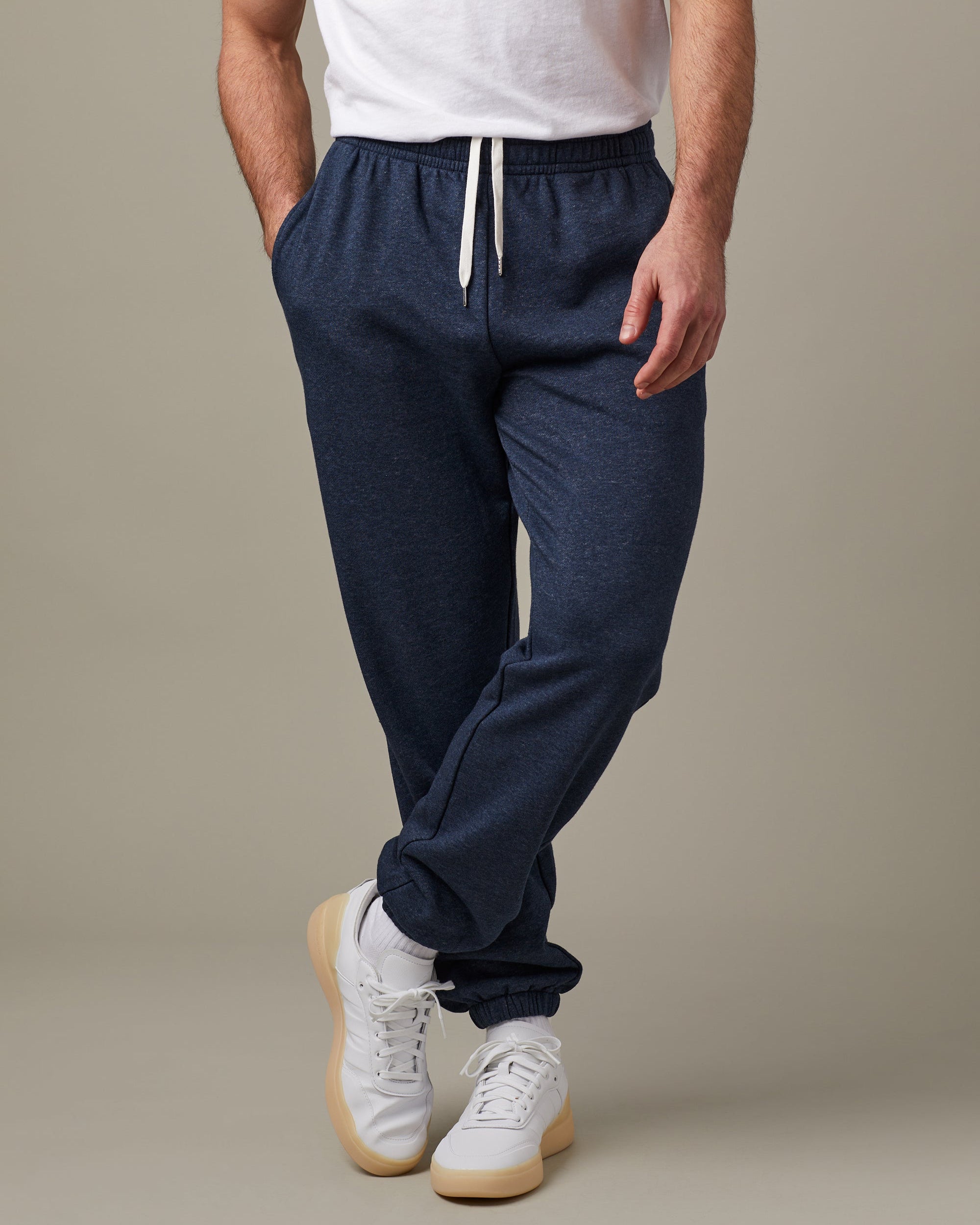 Tim Hortons Travel French Terry Joggers Navy | Pantalon en coton ouaté molletonné bleu marine collection de voyage de Tim Hortons - Image #5