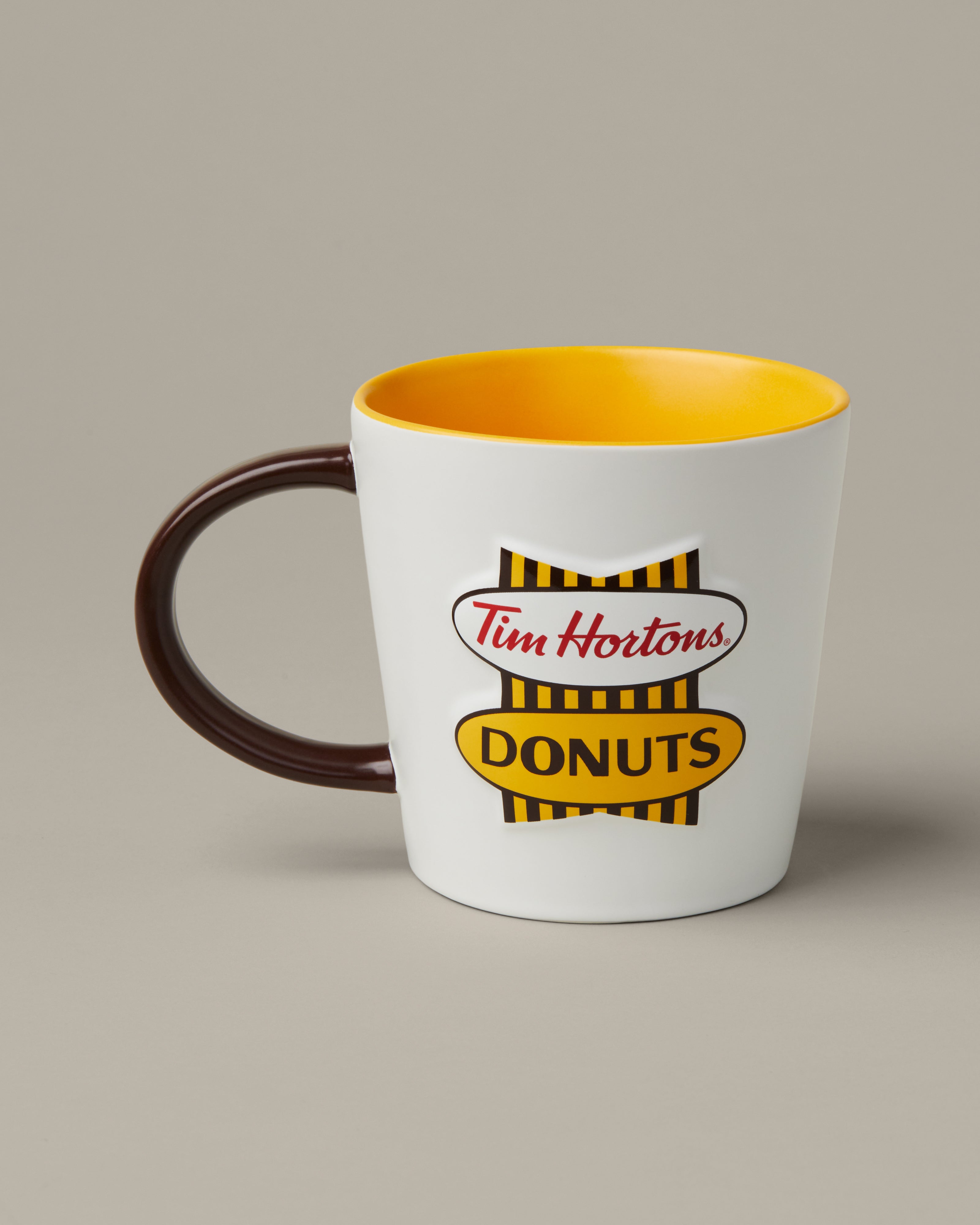 16oz ceramic Tim Hortons mug with English retro logo design | Tasse de 16 oz de Tim Hortons – Logo rétro - Image #2