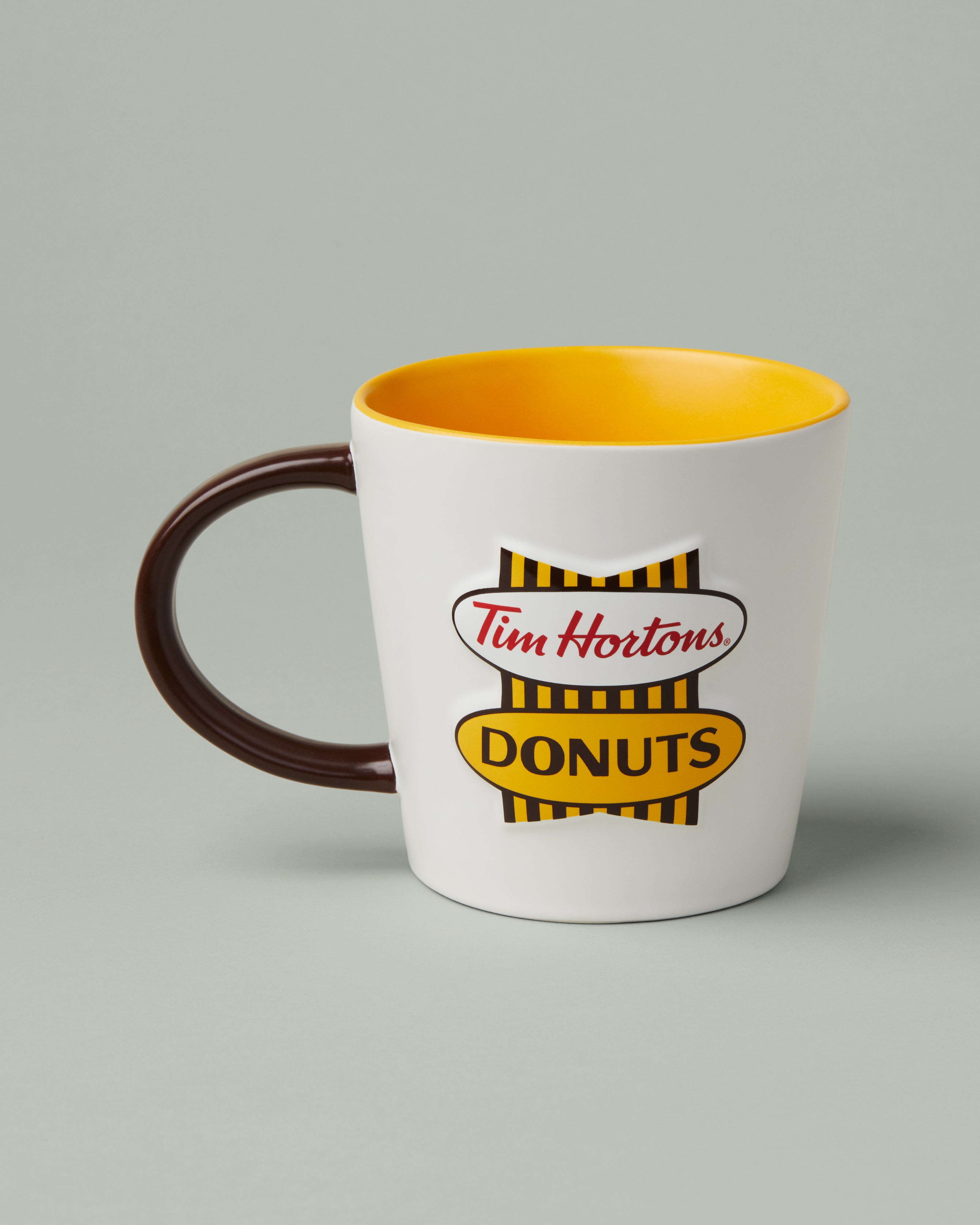 16oz ceramic Tim Hortons mug with English retro logo design | Tasse de 16 oz de Tim Hortons – Logo rétro - Image #2