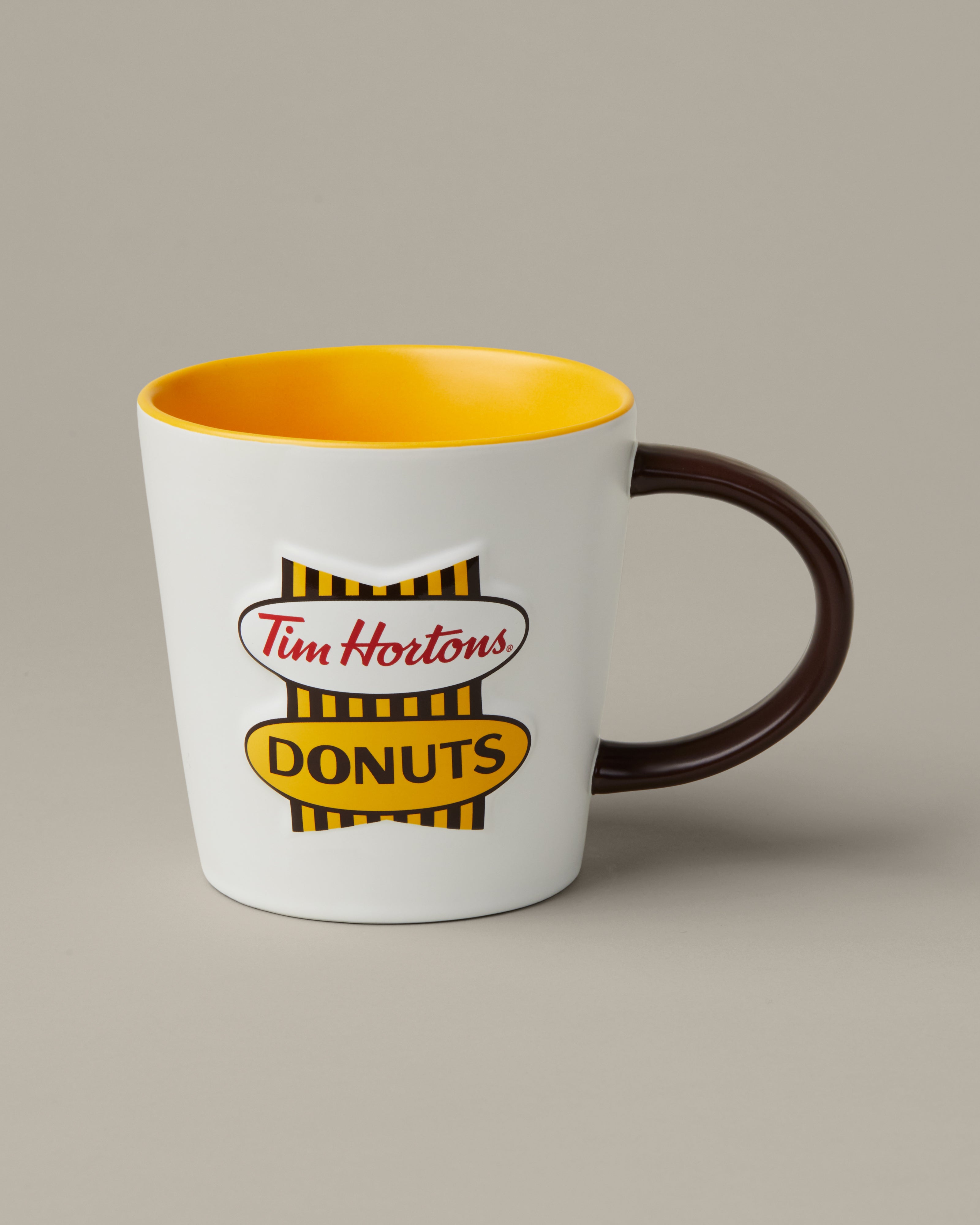 16oz ceramic Tim Hortons mug with English retro logo design | Tasse de 16 oz de Tim Hortons – Logo rétro