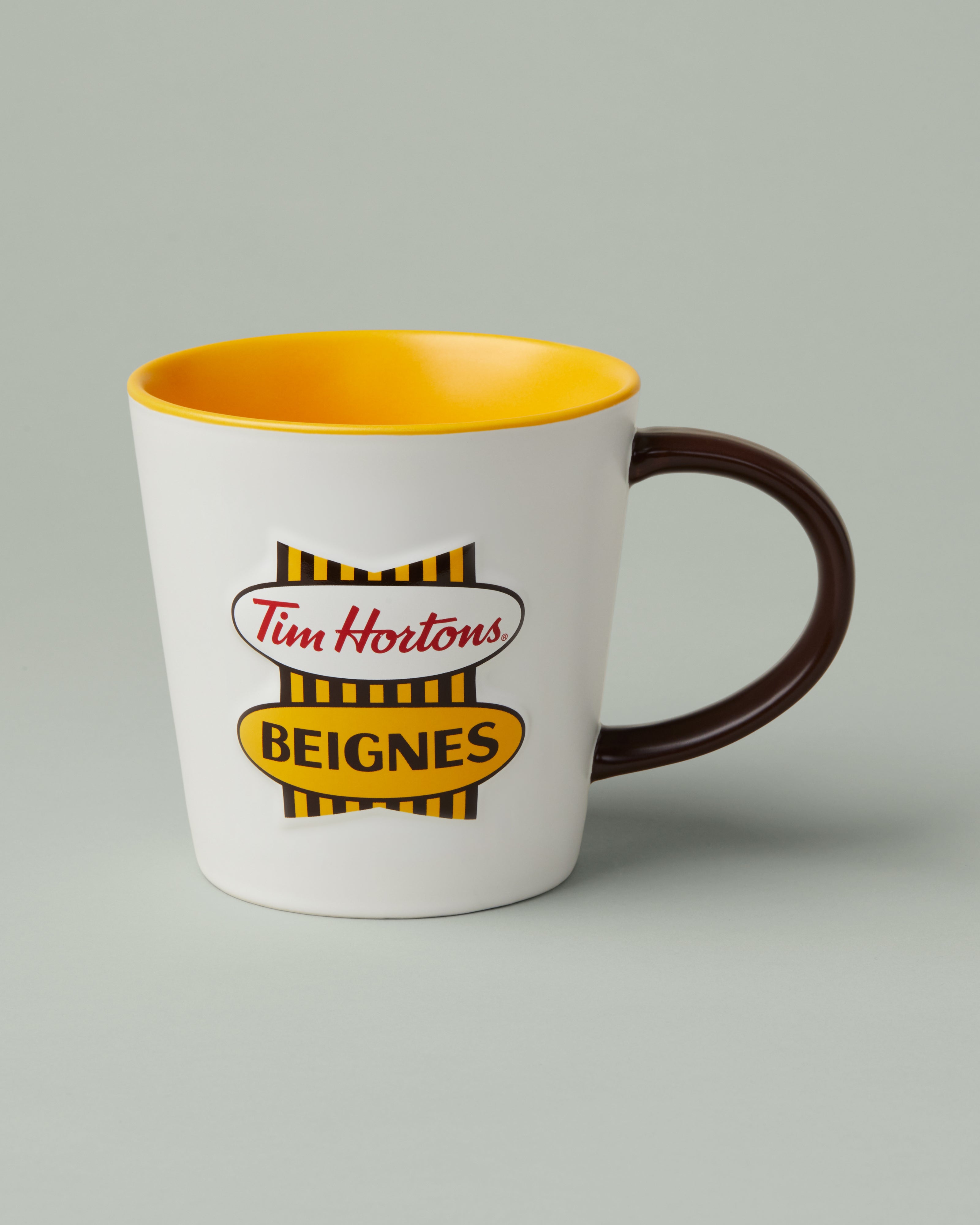 16oz ceramic Tim Hortons mug with French retro logo design | Tasse de porcelaine Tim Hortons de 16 oz avec logo rétro en français. - Image #1