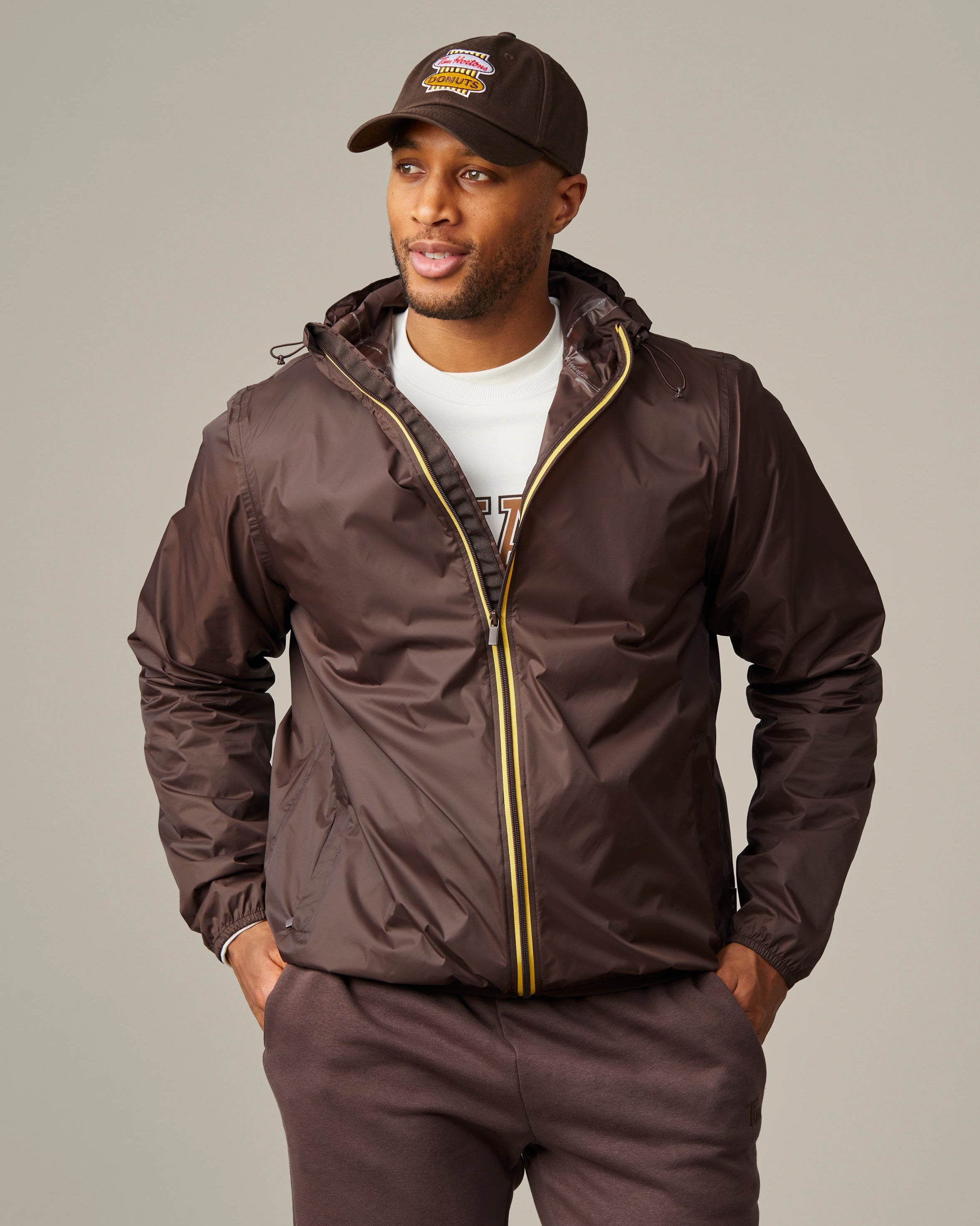 Espresso-coloured unisex packable jacket featuring retro Tim Hortons logo | Veste compressible unisexe espresso avec logo Tim Hortons rétro. - Image #3