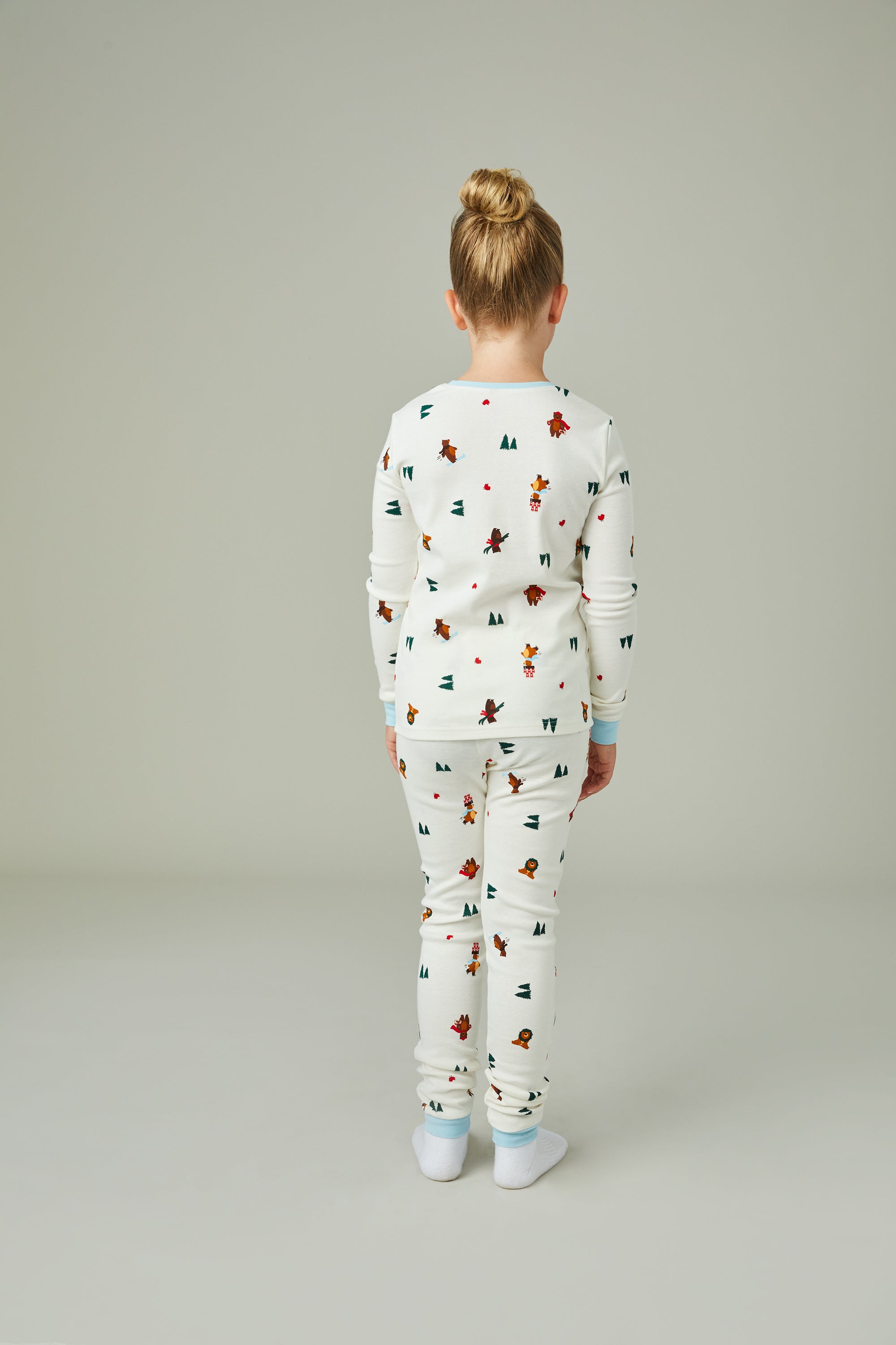 Tim Hortons Kids Pajamas with Winter Bears Print | Pyjama Tim Hortons pour enfants avec imprimé d’ours d’hiver des Fêtes - Image #4