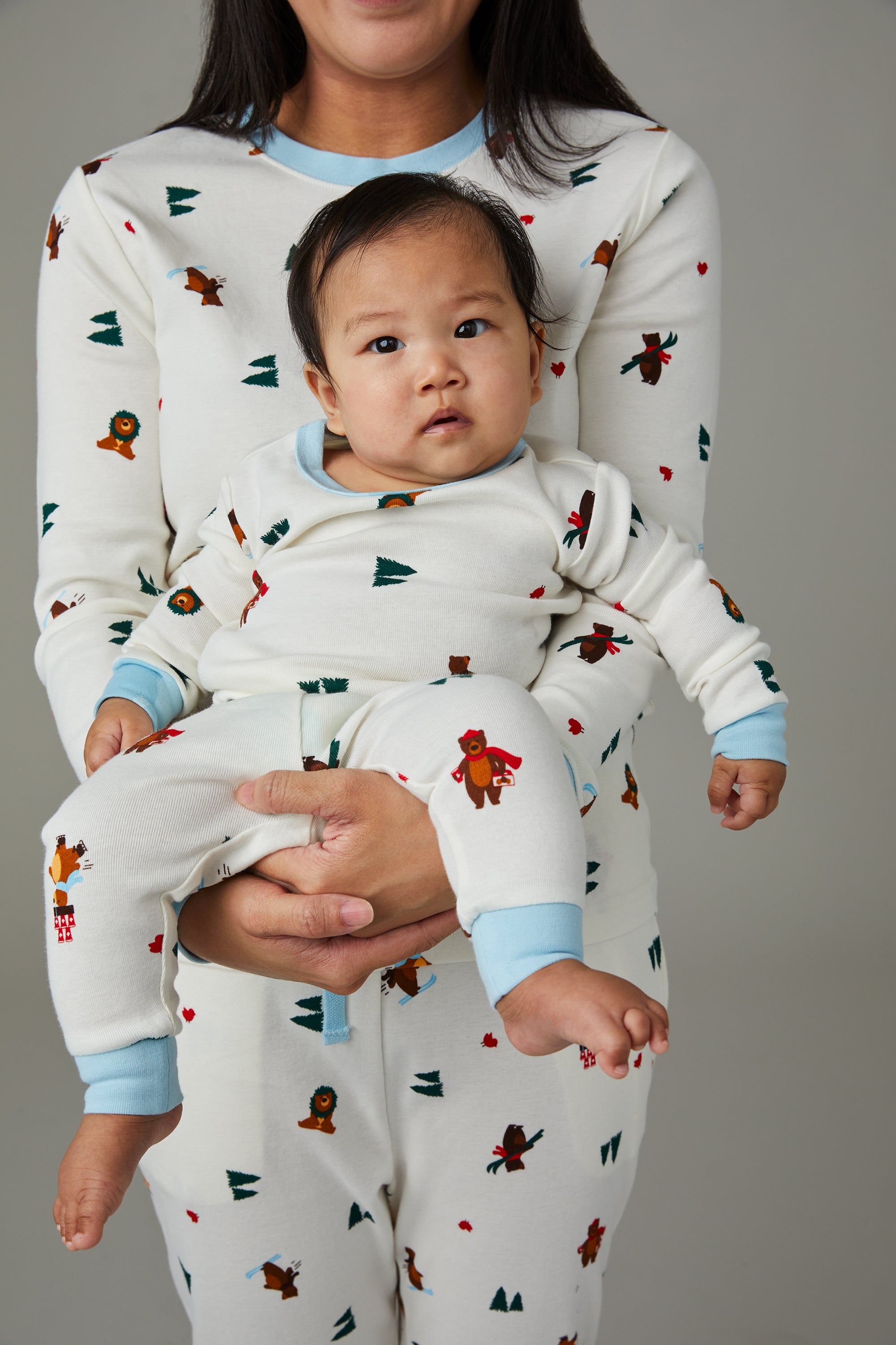 Tim Hortons Baby Pajamas with Winter Bears Print | Pyjama Tim Hortons pour bébés avec imprimé d’ours d’hiver des Fêtes - Image #2