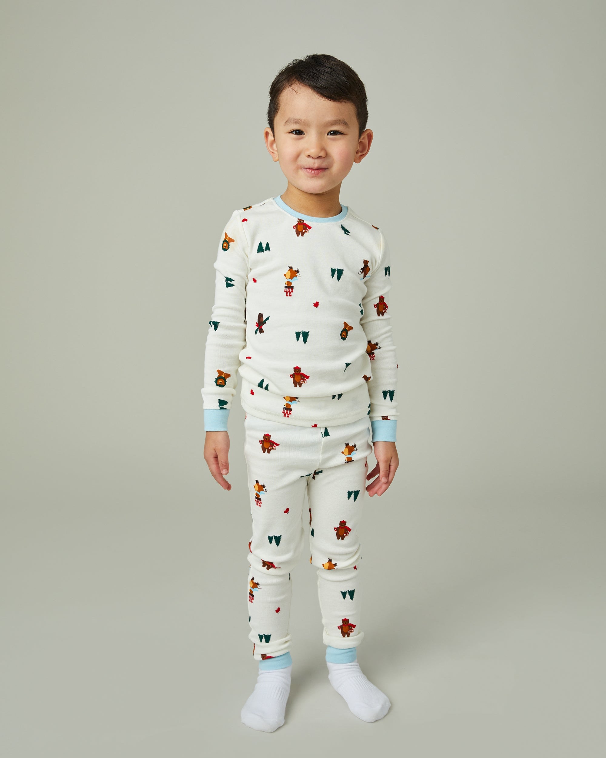 Tim Hortons Kids Pajamas with Winter Bears Print | Pyjama Tim Hortons pour enfants avec imprimé d’ours d’hiver des Fêtes