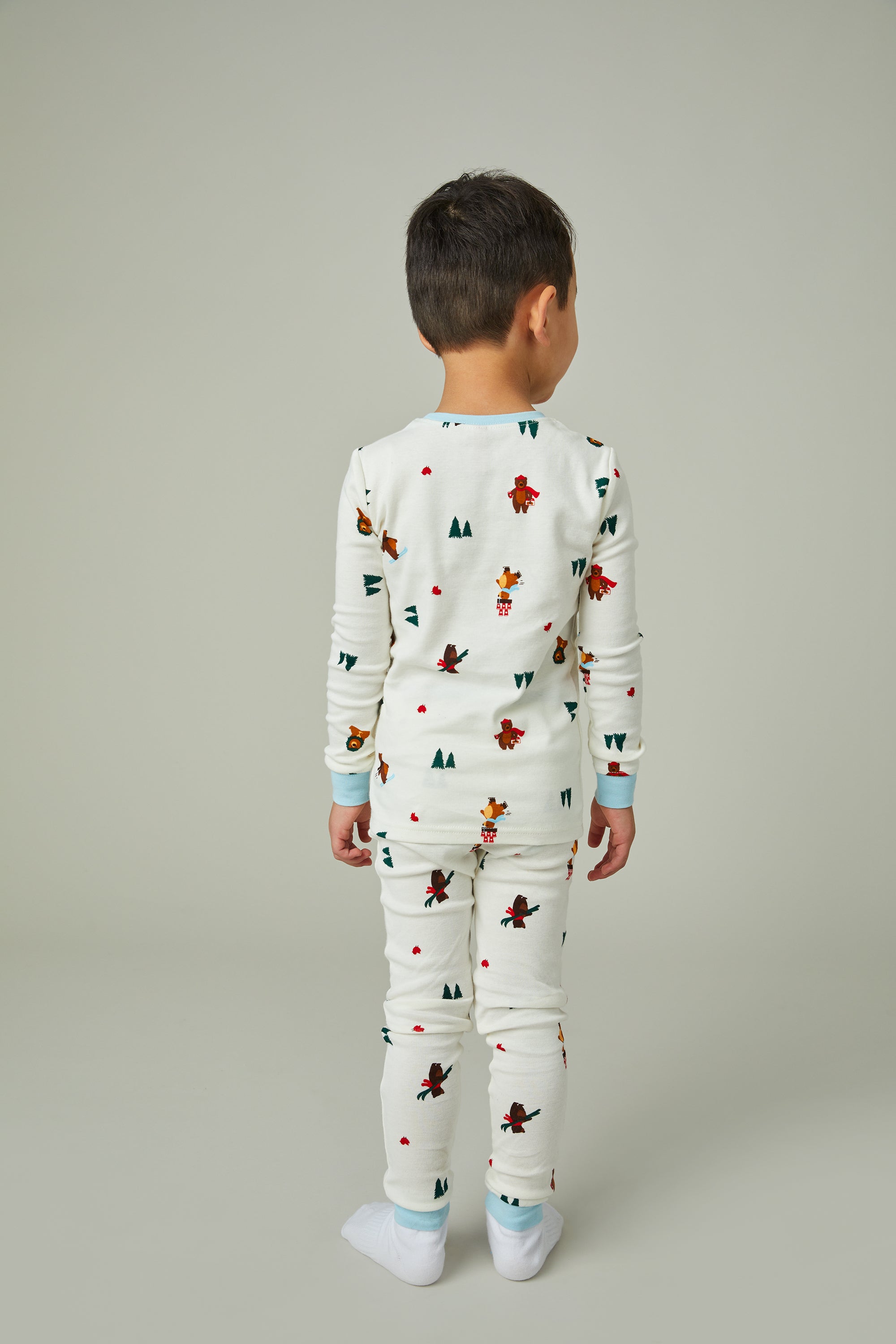 Tim Hortons Kids Pajamas with Winter Bears Print | Pyjama Tim Hortons pour enfants avec imprimé d’ours d’hiver des Fêtes - Image #2