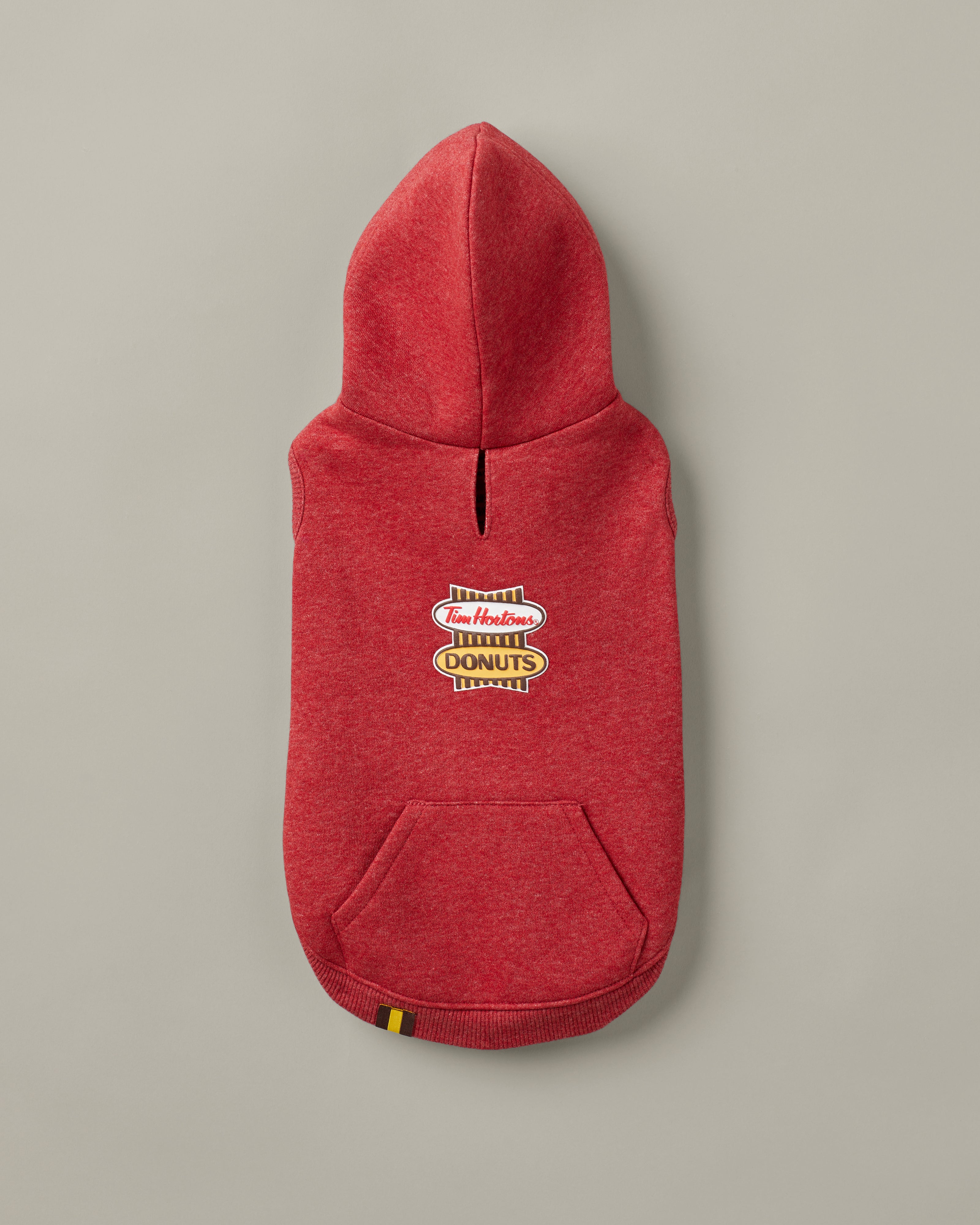 Red marl pet hoodie with retro Tim Hortons logo printed on back | Chandail à capuchon pour animaux rouge chiné avec logo Tim Hortons rétro imprimé sur le dos. - Image #3