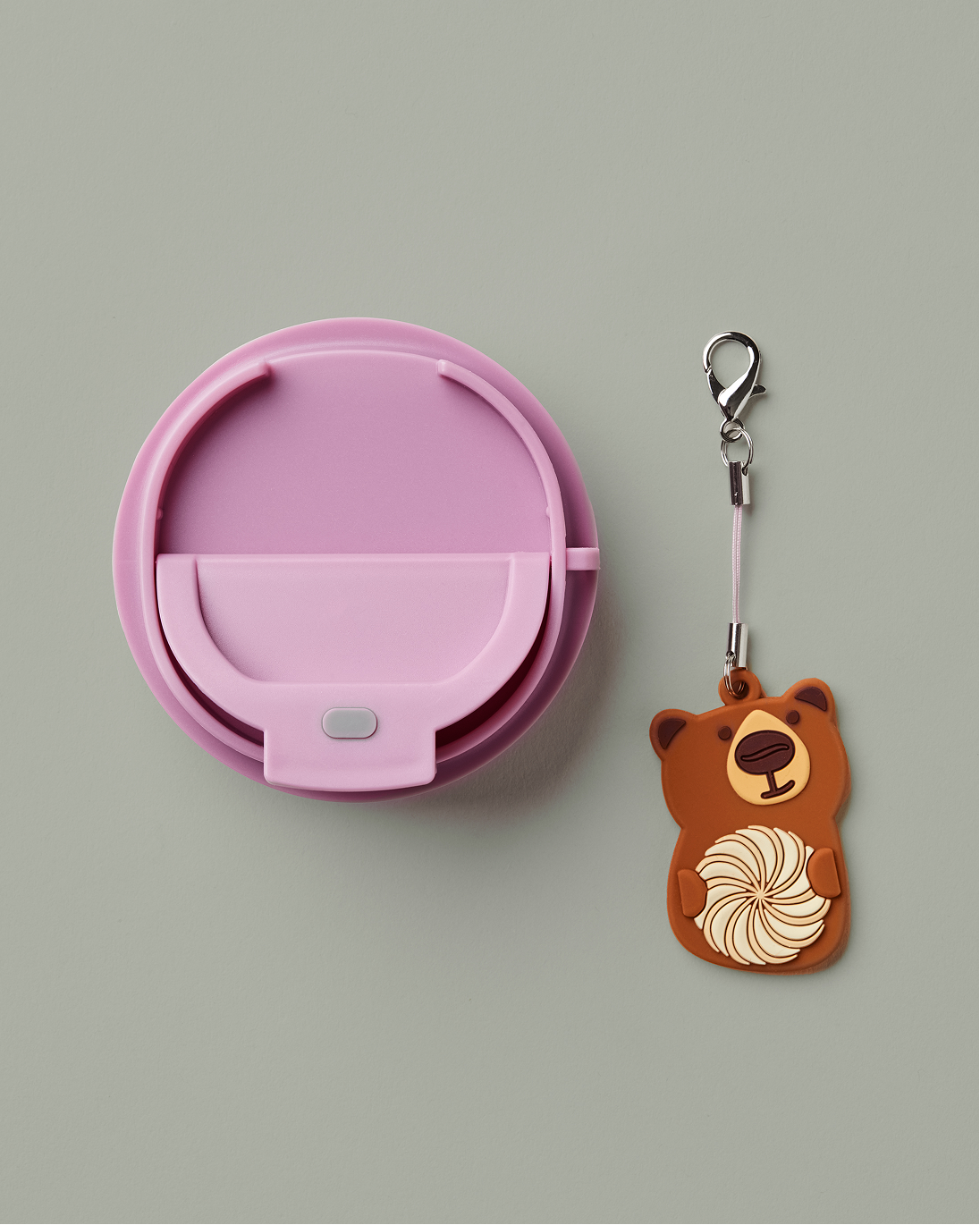 Limited edition Tim Hortons Timbits® 16oz Pink Travel Mug With Bear Charm | Gobelet de voyage rose en acier inoxydable de 16 oz Tim Hortons en édition limitée avec porte-bonheur ourson - Image #3