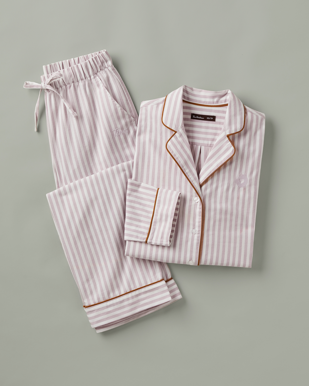 Limited edition Tim Hortons Women's Pink Stripe Shirt & Pants Pajama Set | Ensemble de pyjama pour femmes rose à rayures Tim Hortons en édition limitée – Chandail et pantalon - Image #5