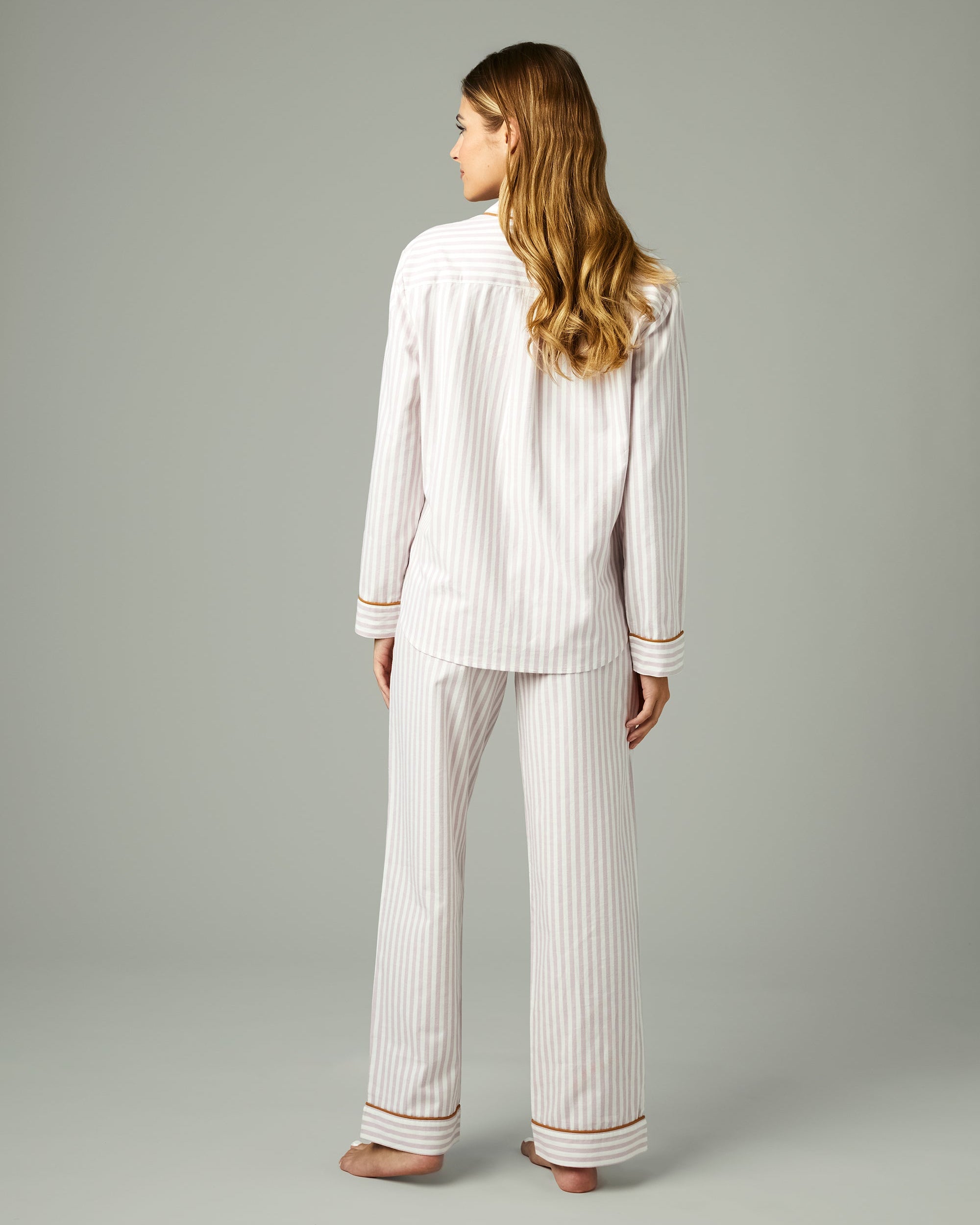 Limited edition Tim Hortons Women's Pink Stripe Shirt & Pants Pajama Set | Ensemble de pyjama pour femmes rose à rayures Tim Hortons en édition limitée – Chandail et pantalon - Image #3