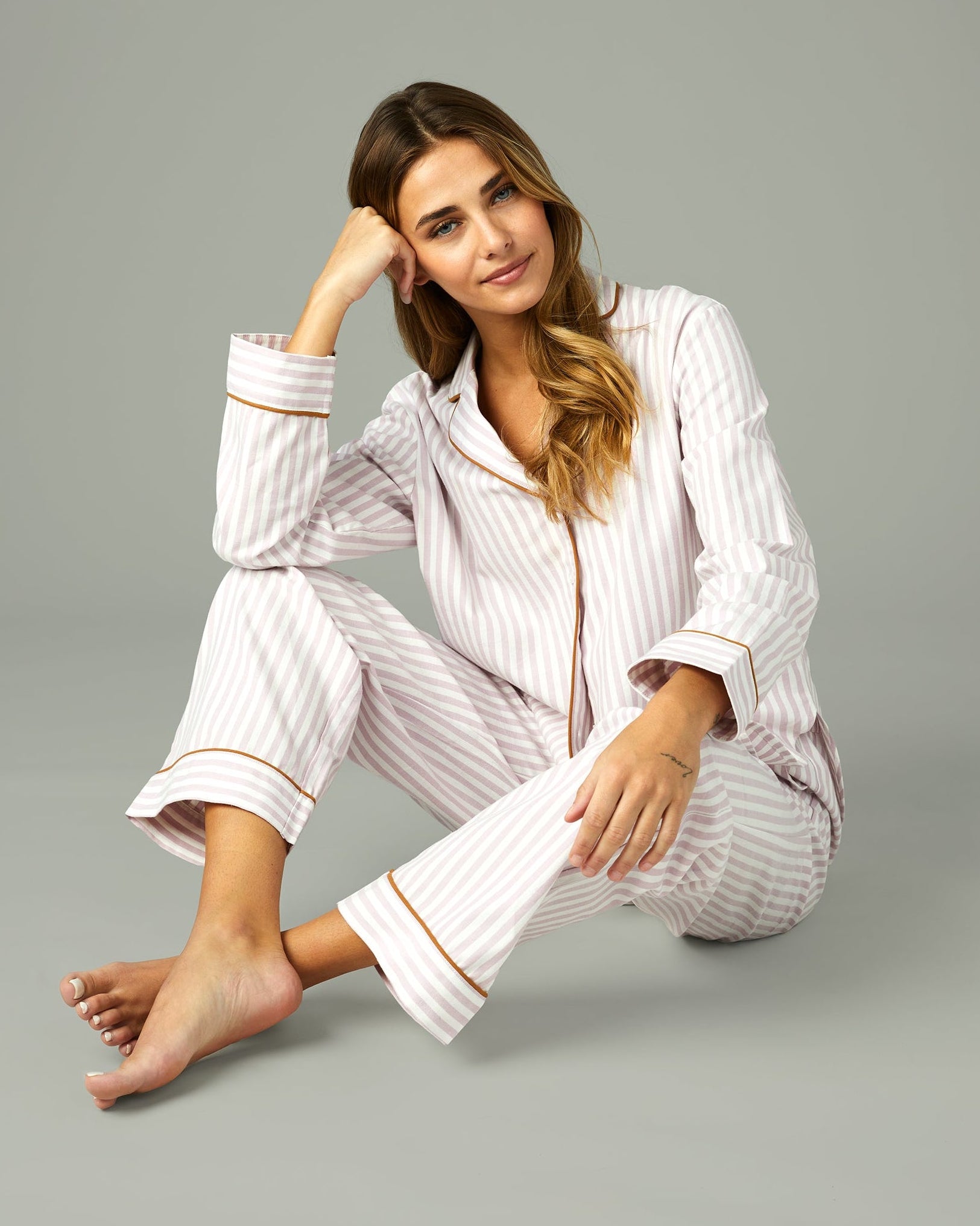 Limited edition Tim Hortons Women's Pink Stripe Shirt & Pants Pajama Set | Ensemble de pyjama pour femmes rose à rayures Tim Hortons en édition limitée – Chandail et pantalon - Image #1