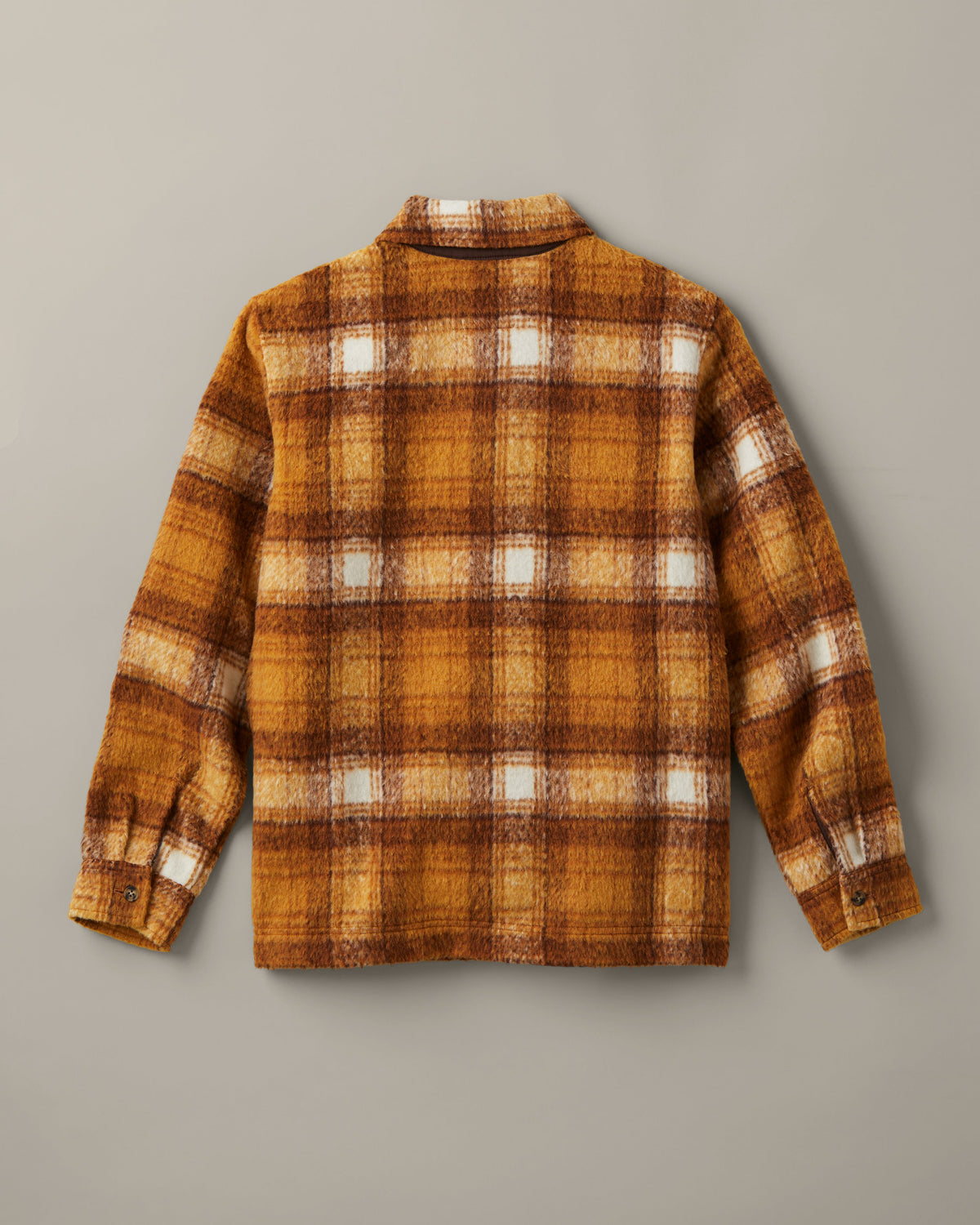 Yellow, brown, and cream plaid Tim Hortons shacket with a button front, two flap chest pockets, and a small logo patch. | Surchemise Tim Hortons à carreaux jaunes, bruns et crème, avec fermeture à bouton sur le devant, deux poches poitrine à rabat et un petit écusson à logo. - Image #4