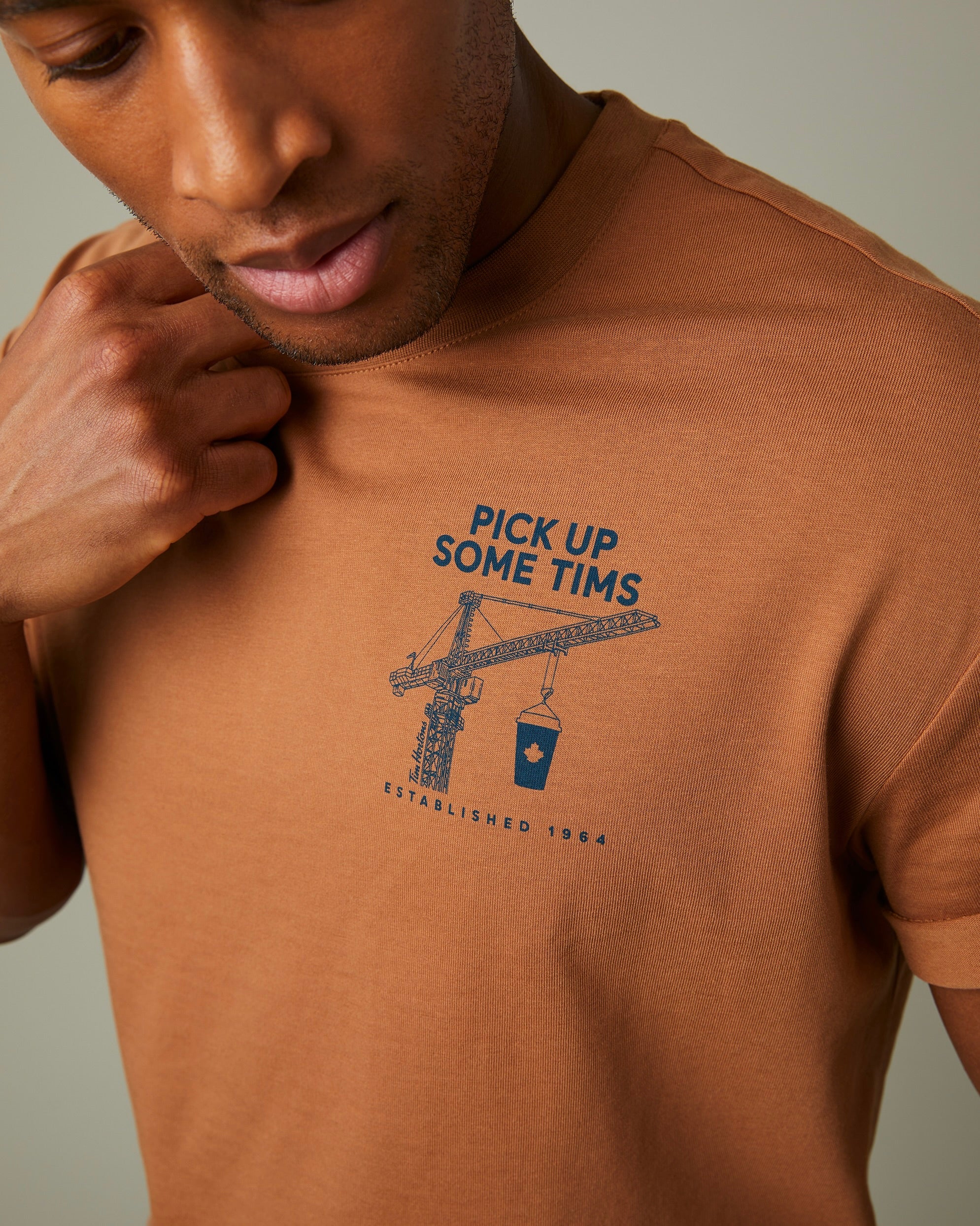 Maple brown T-shirt with “Pick Up Some Tims” retro-style graphic. | T-shirt couleur érable avec un logo « Pick Up Some Tims » rétro - Image #2