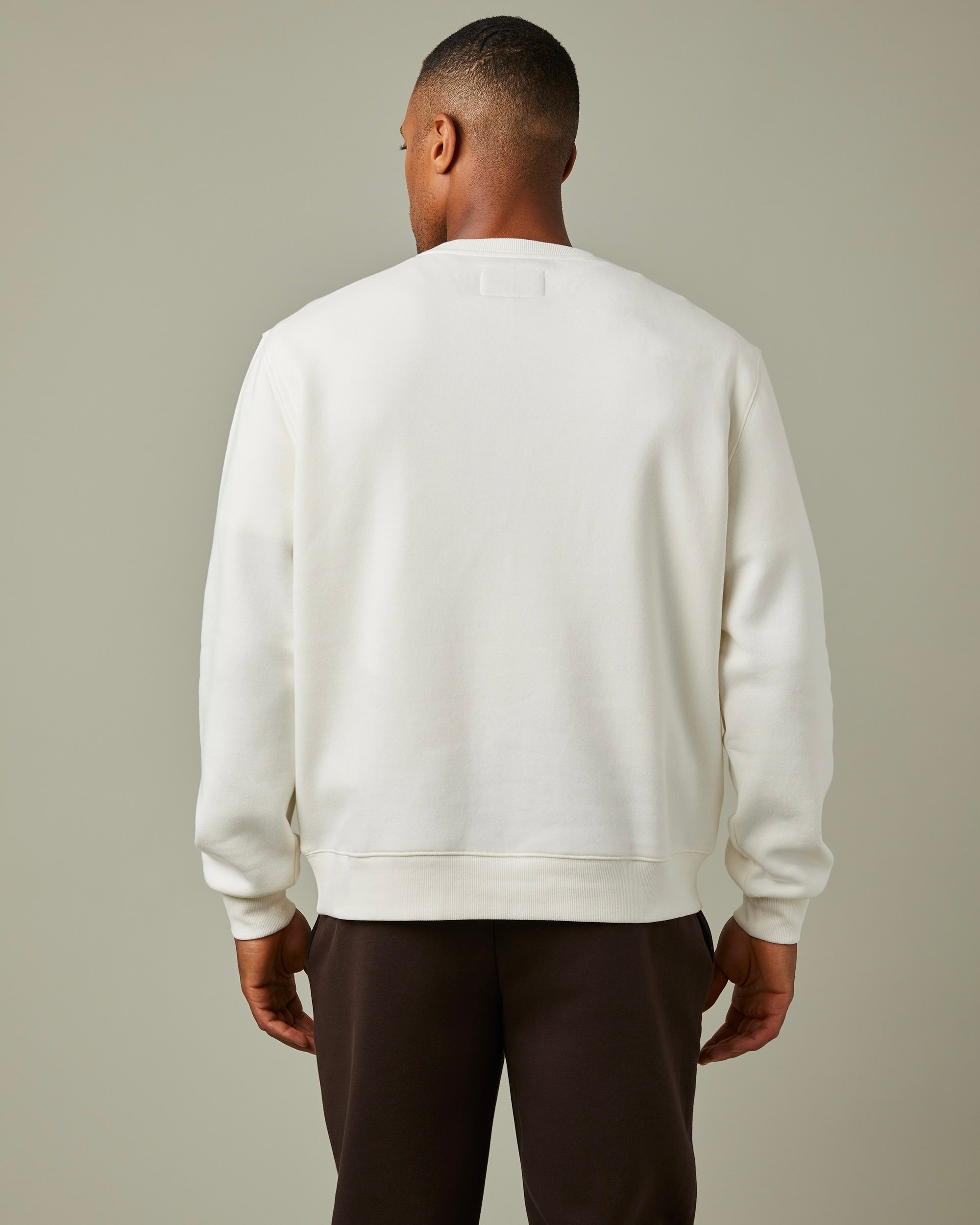 Cream crewneck sweatshirt with vintage-style retro “Canada” graphic | Chandail ras-de-cou couleur crème avec un logo « Canada » rétro - Image #3