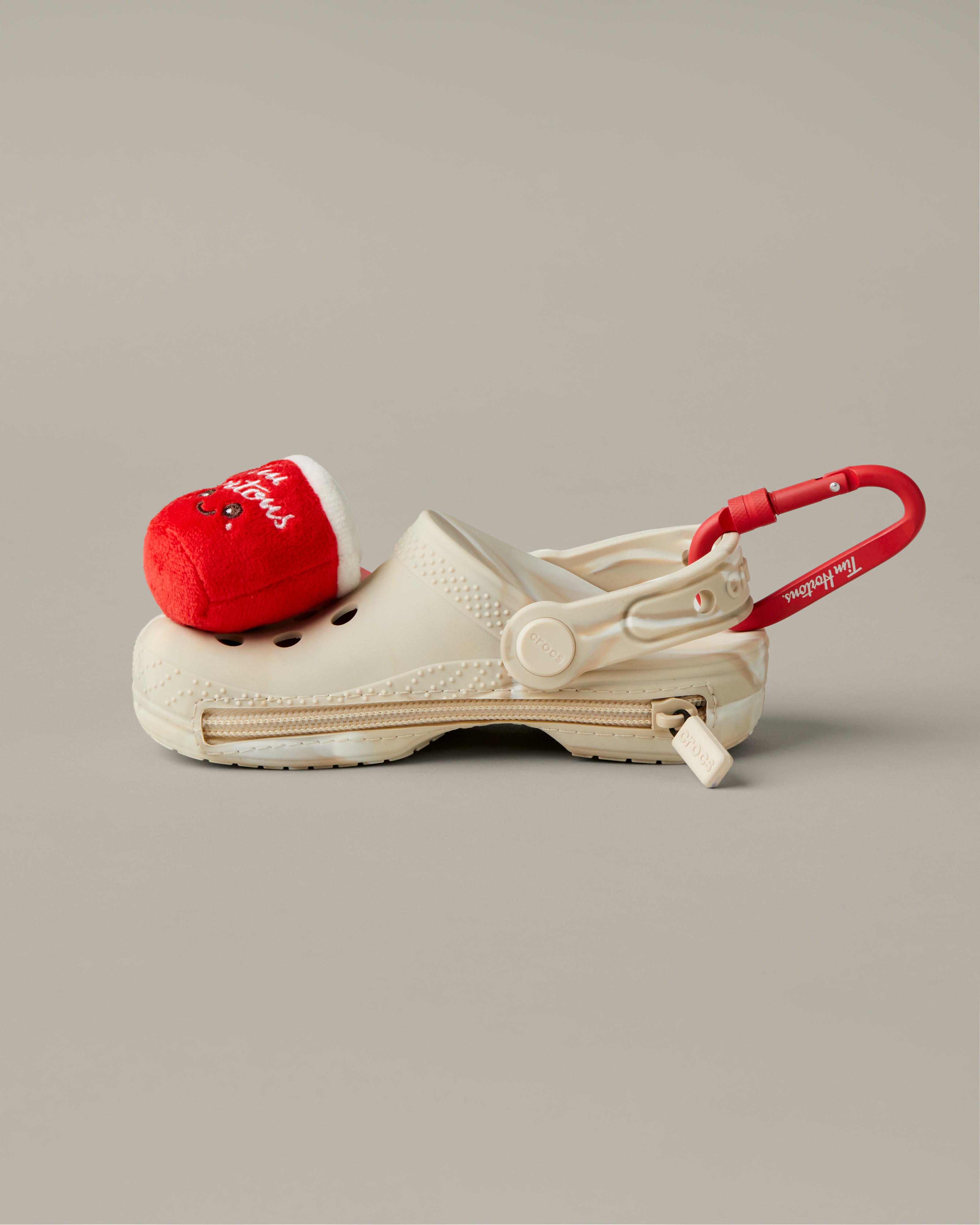 Tim Hortons and Crocs collaboration classic clog pouch bag charm in Iced Capp inspired colours | Crocs® et Tim Hortons® présentent : la pochette porte-bonheur Crocs classique aux couleurs inspirées du cappuccino glacé - Image #5