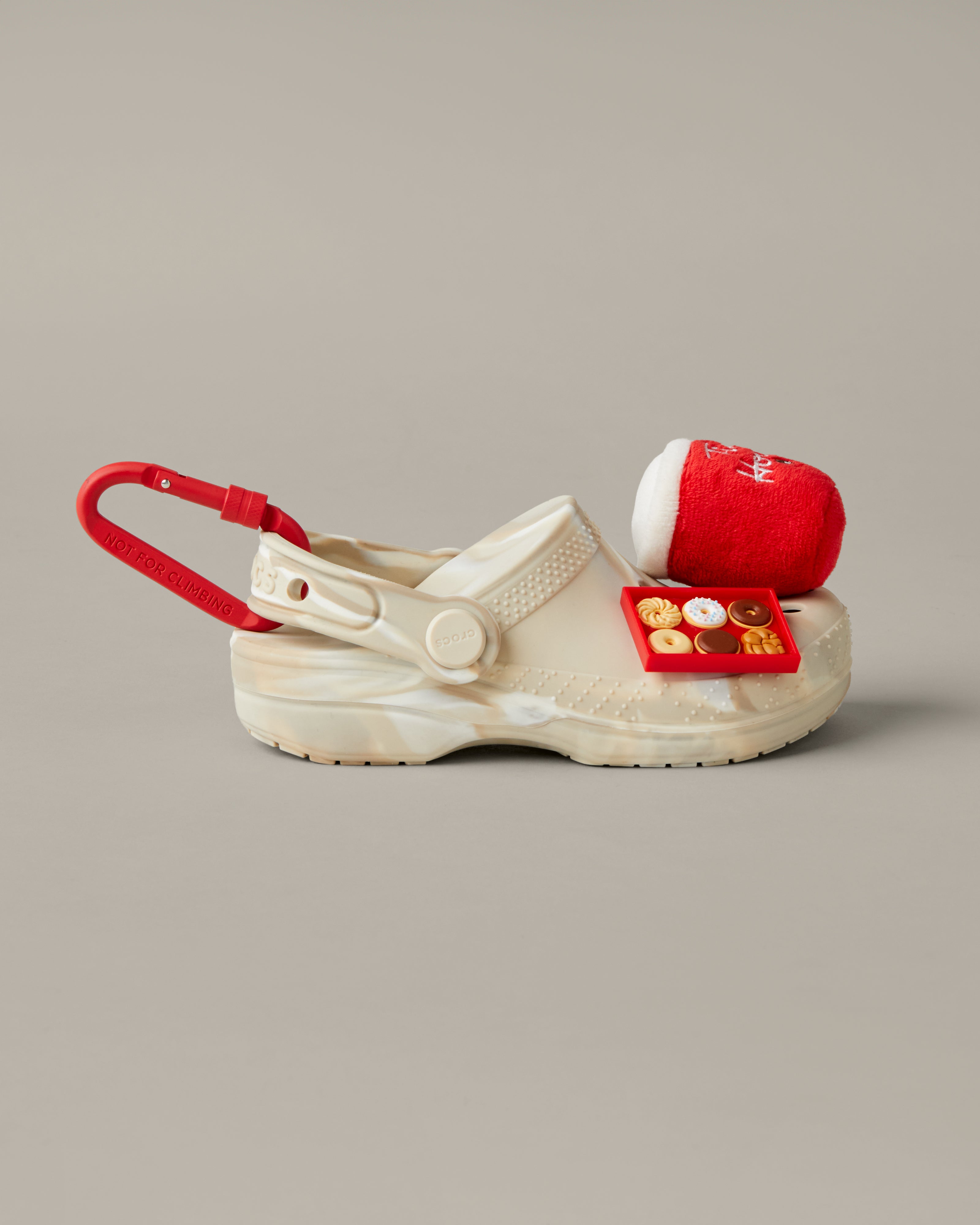 Tim Hortons and Crocs collaboration classic clog pouch bag charm in Iced Capp inspired colours | Crocs® et Tim Hortons® présentent : la pochette porte-bonheur Crocs classique aux couleurs inspirées du cappuccino glacé - Image #6