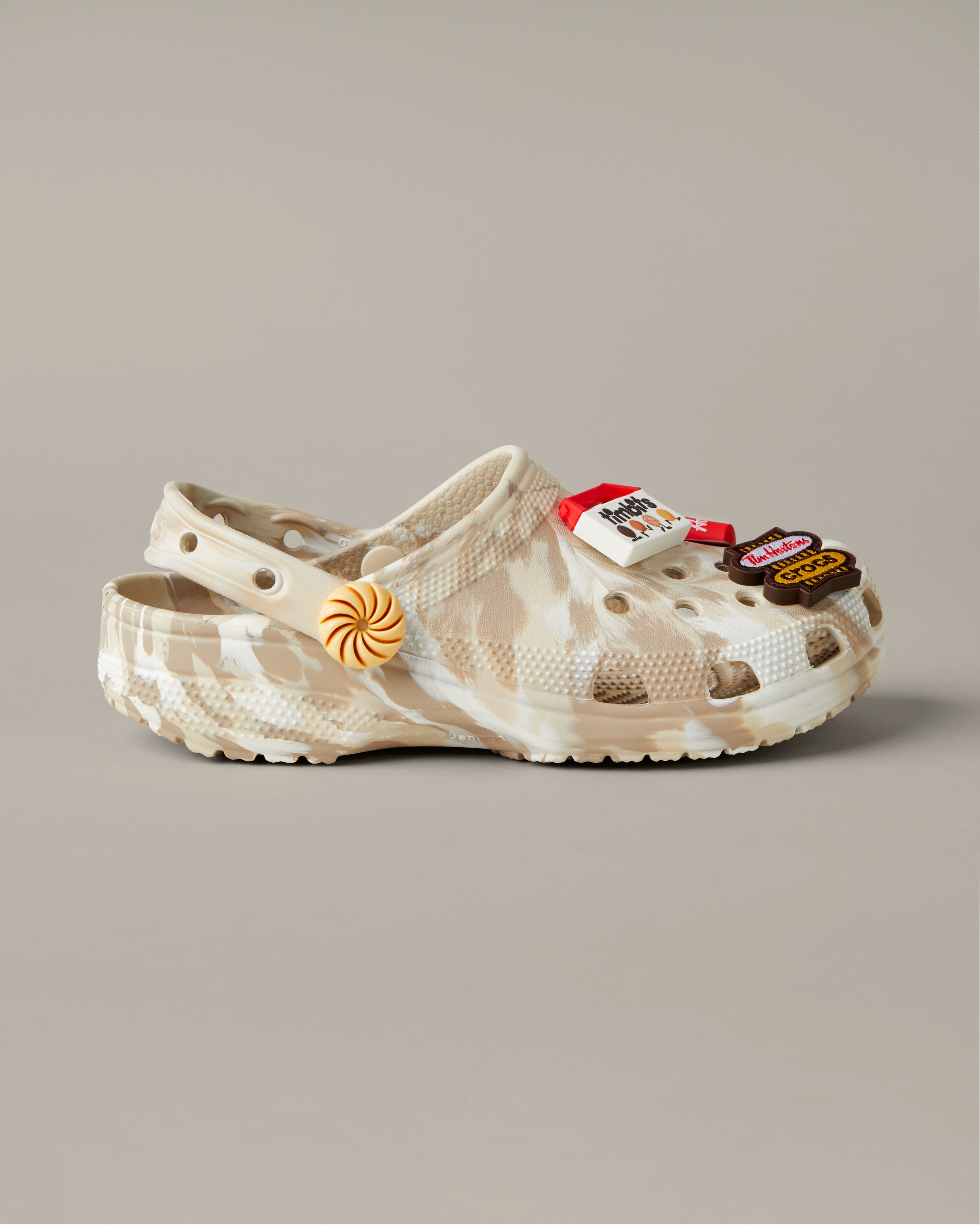Tim Hortons and Crocs collaboration Iced Capp adult clogs | Crocs et Tim Hortons présentent : les Crocs tourbillon de cappuccino glacé pour adulte - Image #4