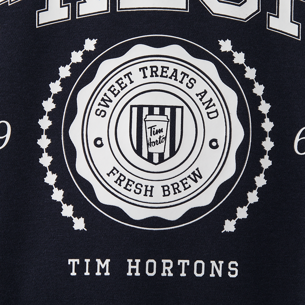 Tims Always Fresh Varsity Crewneck in Navy | Chandail ras-de-cou unisexe Toujours frais bleu marine de Tim Hortons - Image #5