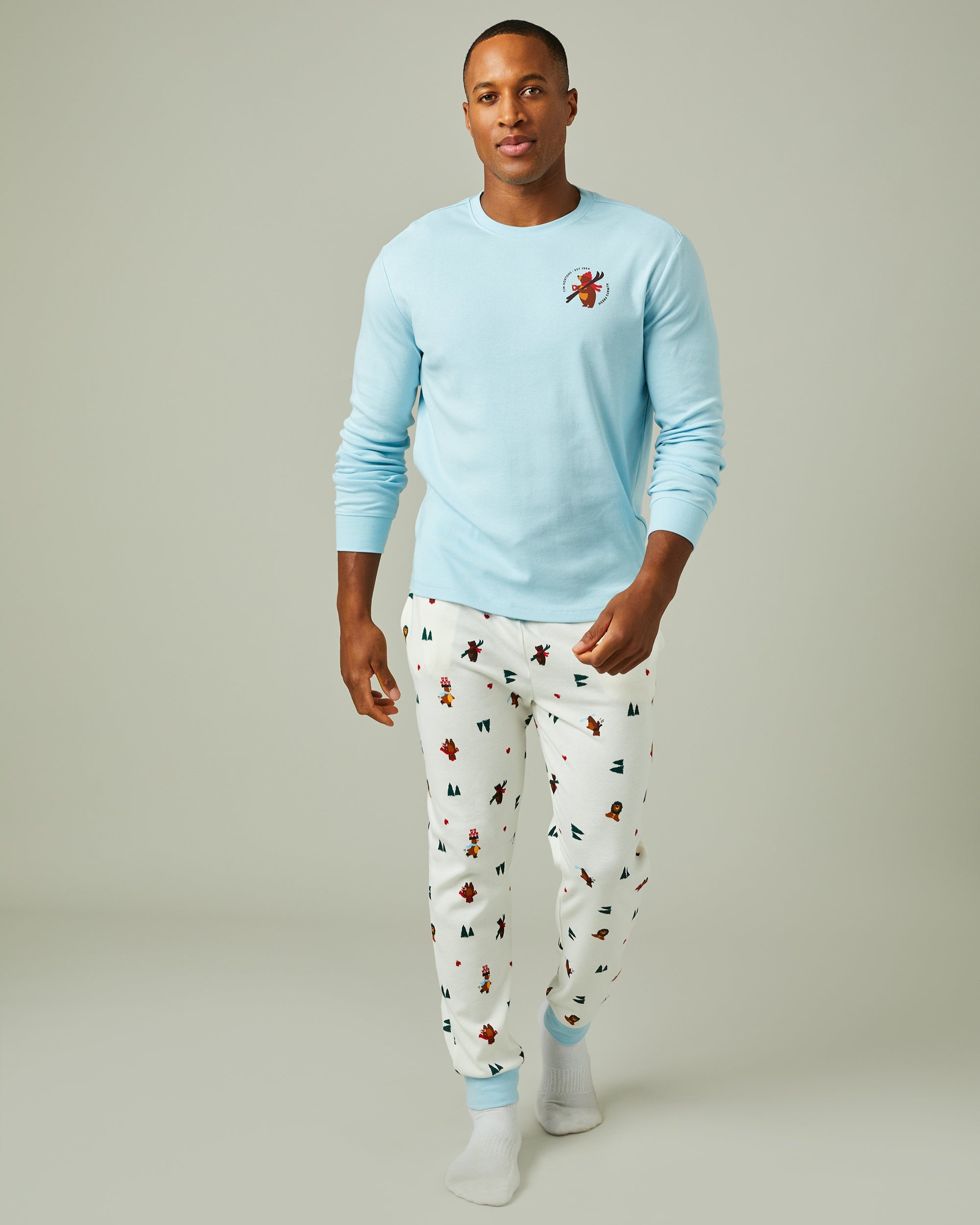 Tim Hortons Men's Pajamas with Winter Bears Print | Pyjama Tim Hortons pour hommes avec imprimé d’ours d’hiver des Fêtes - Image #1