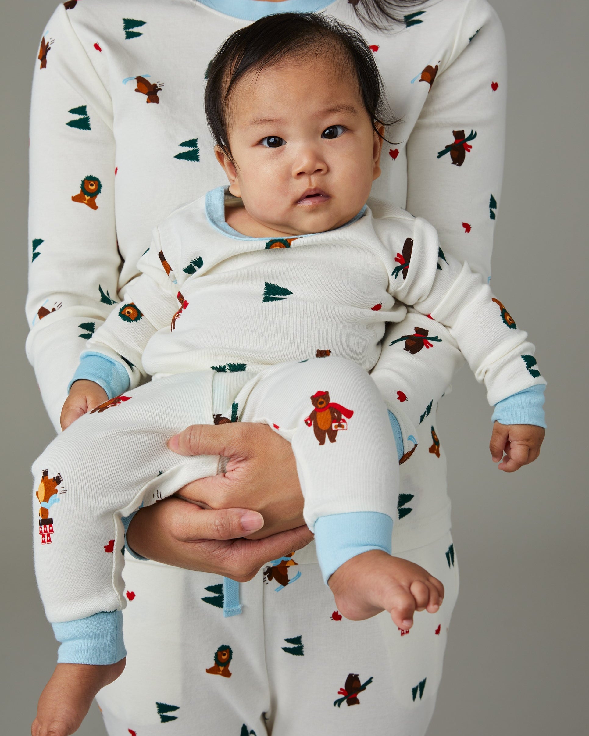 Tim Hortons Baby Pajamas with Winter Bears Print | Pyjama Tim Hortons pour bébés avec imprimé d’ours d’hiver des Fêtes - Image #1