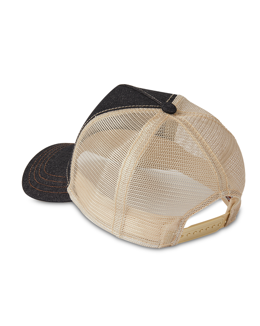 This two-tone trucker hat is your off-duty essential with breathable mesh back and vintage-style patch. | Cette casquette de camionneur bicolore est votre compagnon idéal avec ses mailles qui laissent passer l’air et son logo rétro.  - Image #5