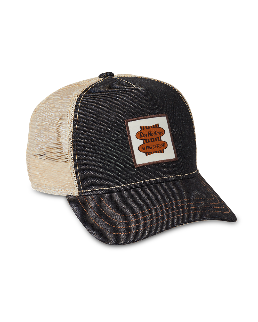 This two-tone trucker hat is your off-duty essential with breathable mesh back and vintage-style patch. | Cette casquette de camionneur bicolore est votre compagnon idéal avec ses mailles qui laissent passer l’air et son logo rétro.  - Image #4
