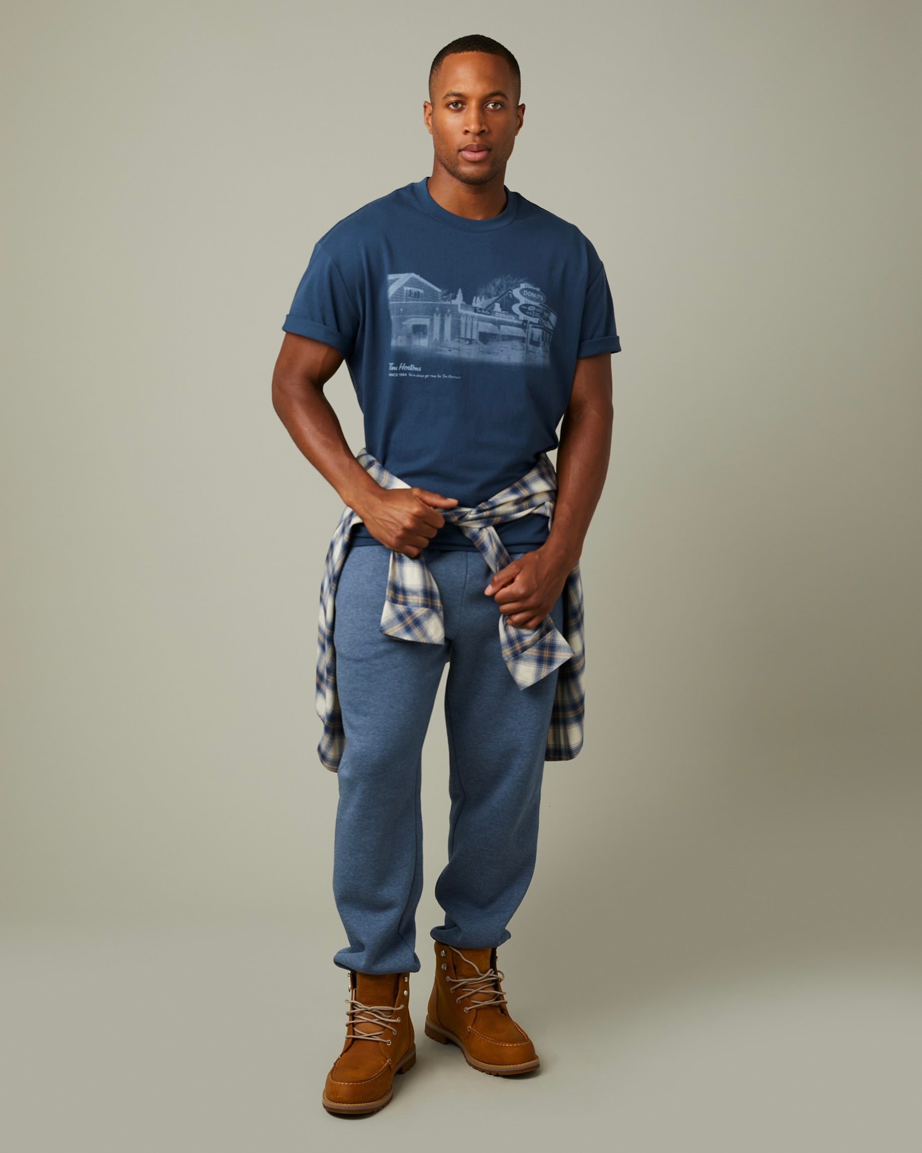 Navy blue T-shirt with vintage Tim Hortons Store #1 graphic | T-shirt bleu marine avec une image rétro d’un magasin Tim Hortons - Image #4