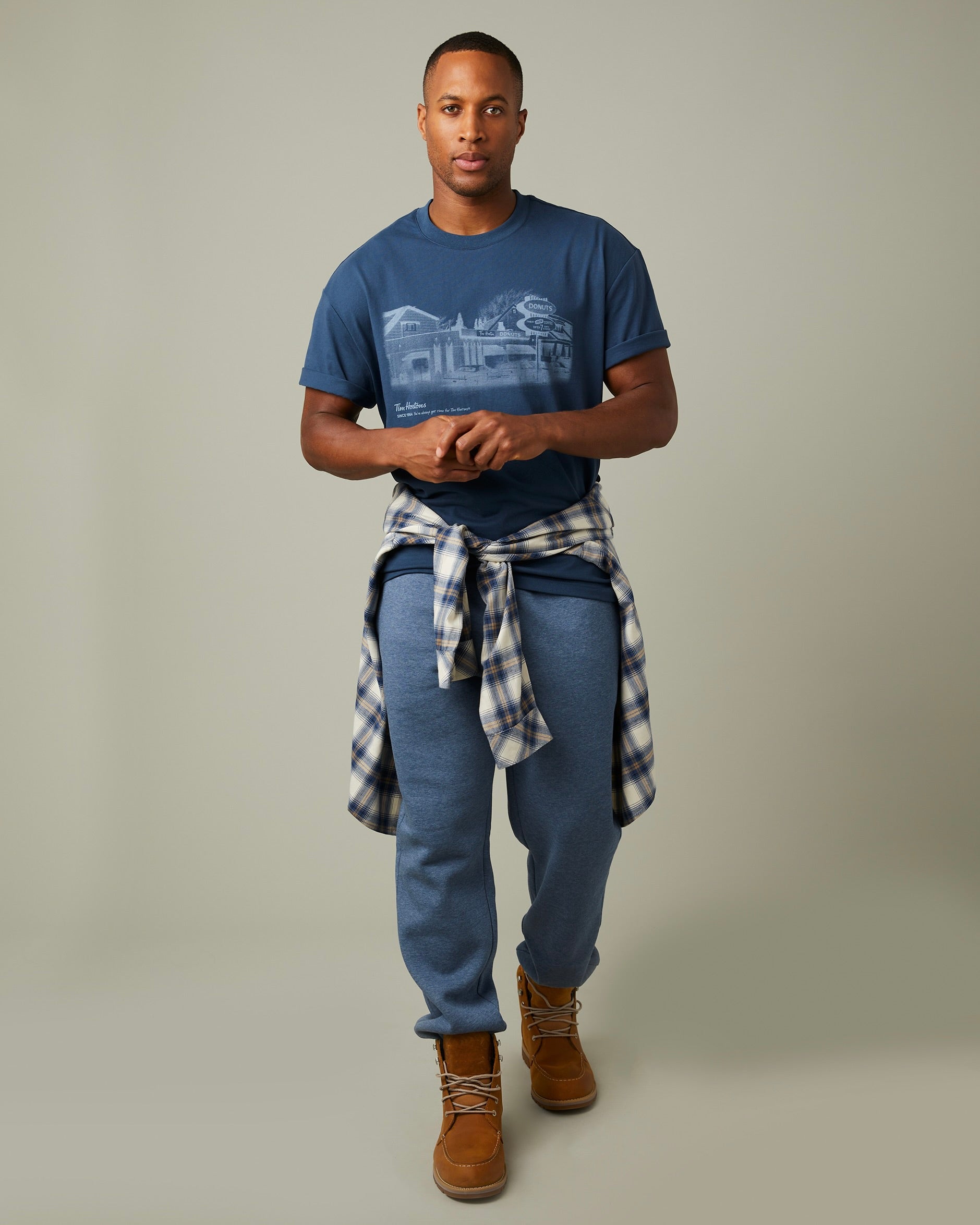 Navy blue T-shirt with vintage Tim Hortons Store #1 graphic | T-shirt bleu marine avec une image rétro d’un magasin Tim Hortons - Image #5