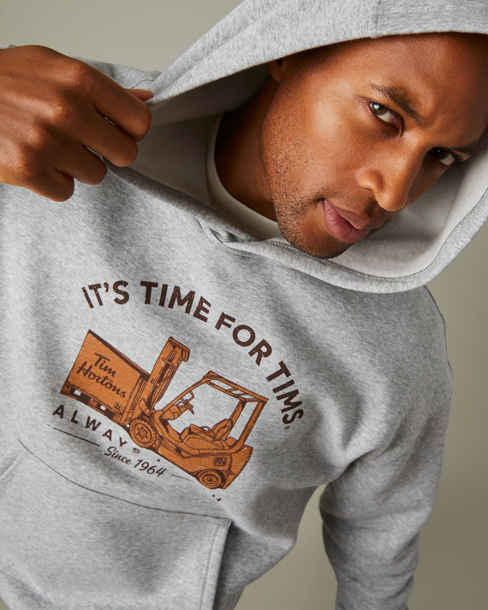 Grey hoodie with “It’s Time for Tims” graphic featuring a forklift carrying Tim Hortons coffee | Chandail à capuchon gris avec un logo « It’s Time for Tims » montrant un chariot élévateur transportant un café Tim Hortons - Image #3